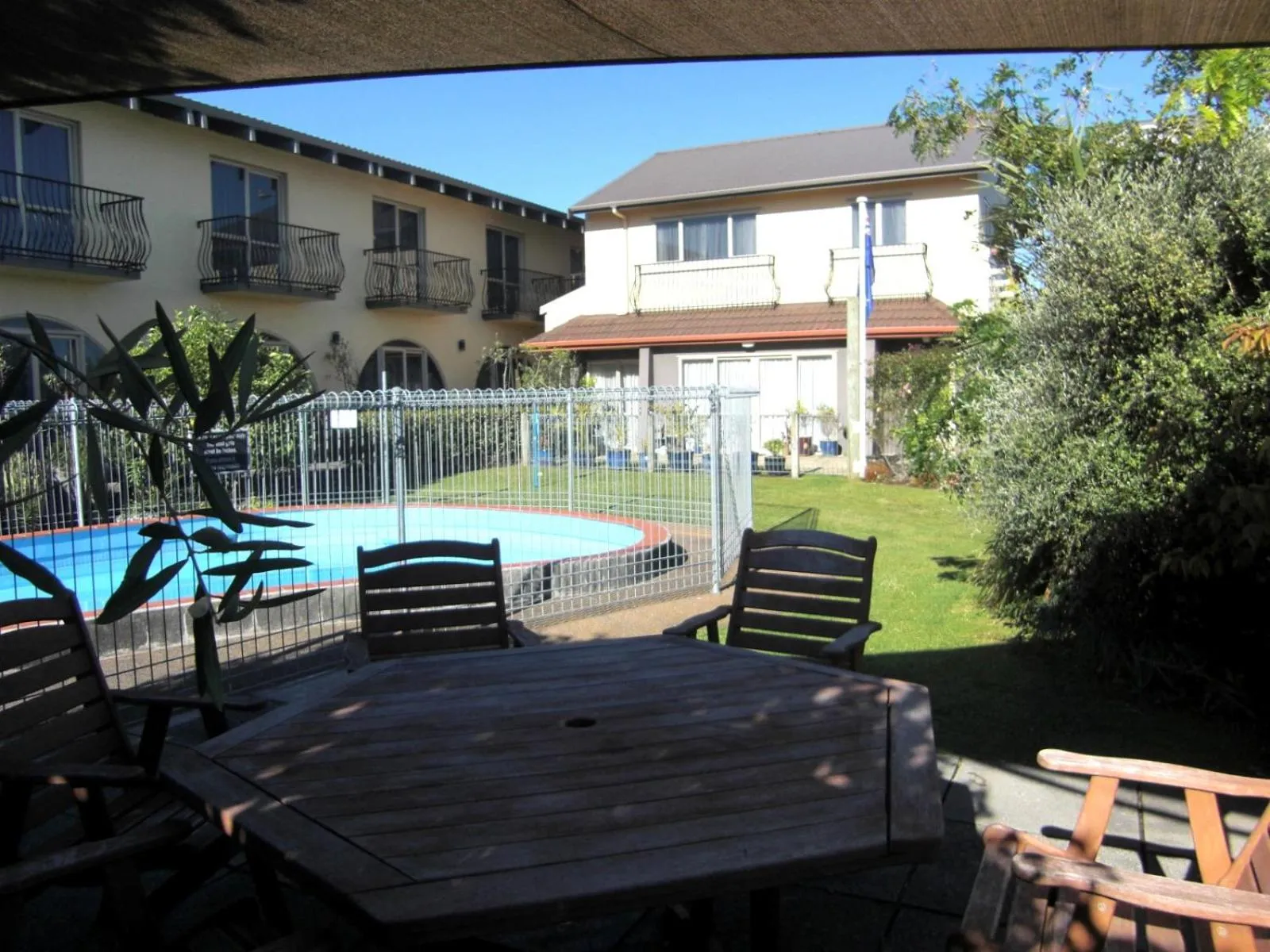 BBQ facilities in 299 On Devon West