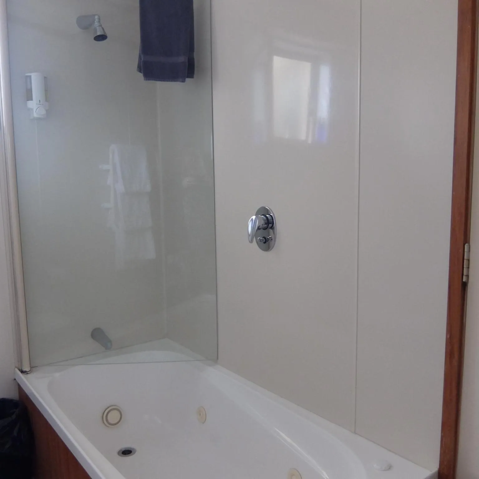 Bathroom in 299 On Devon West