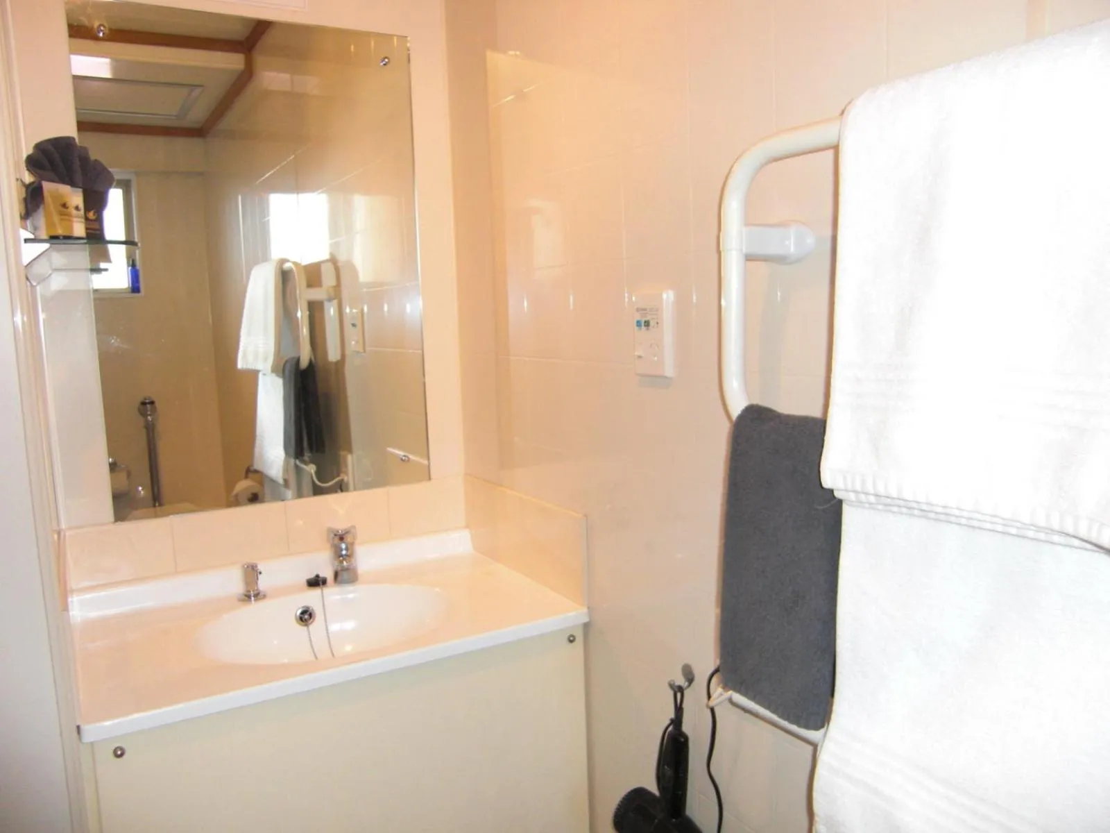 Bathroom in 299 On Devon West