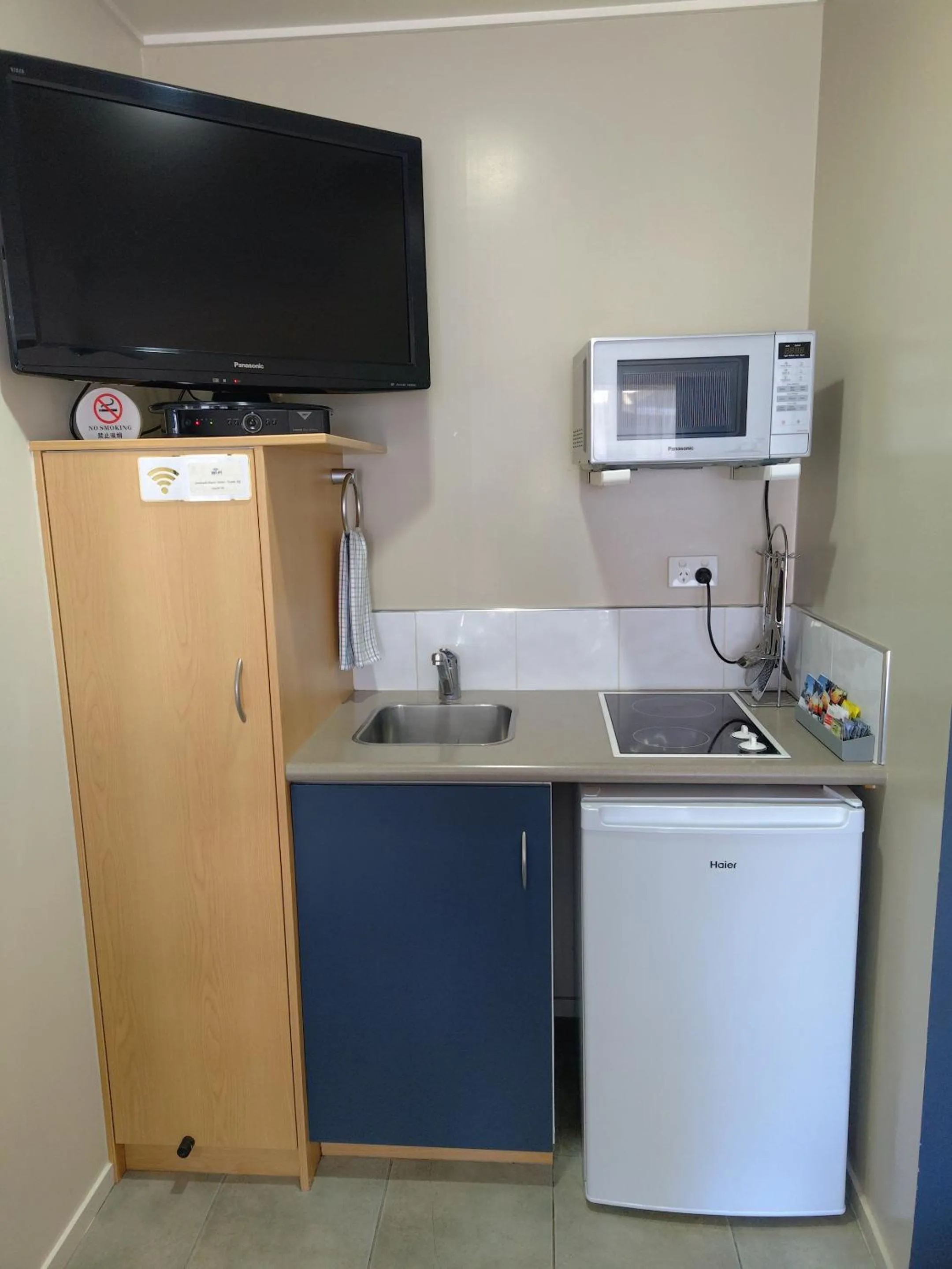 Kitchen or kitchenette in Landmark Manor