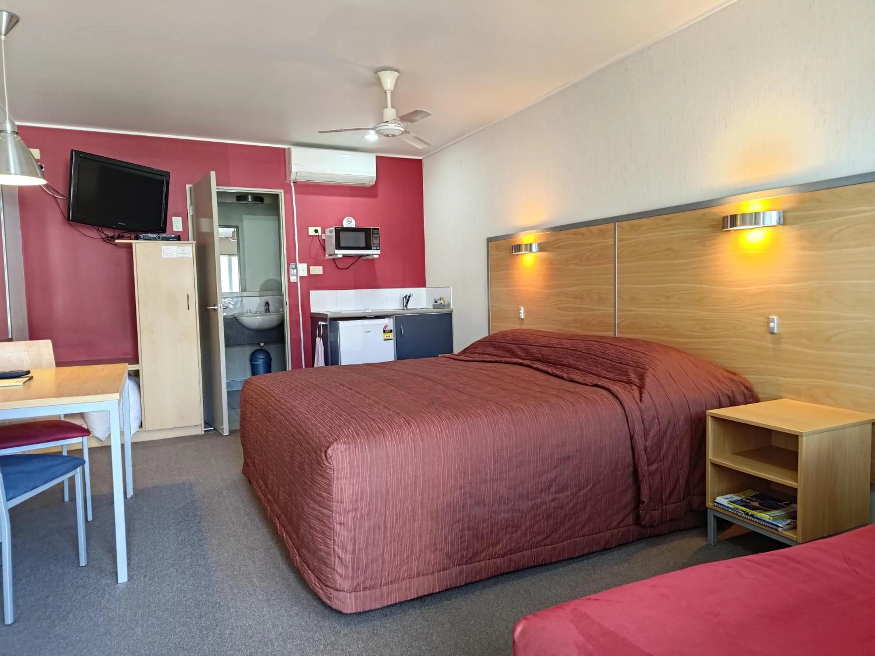 Bedroom, Bed in Landmark Manor