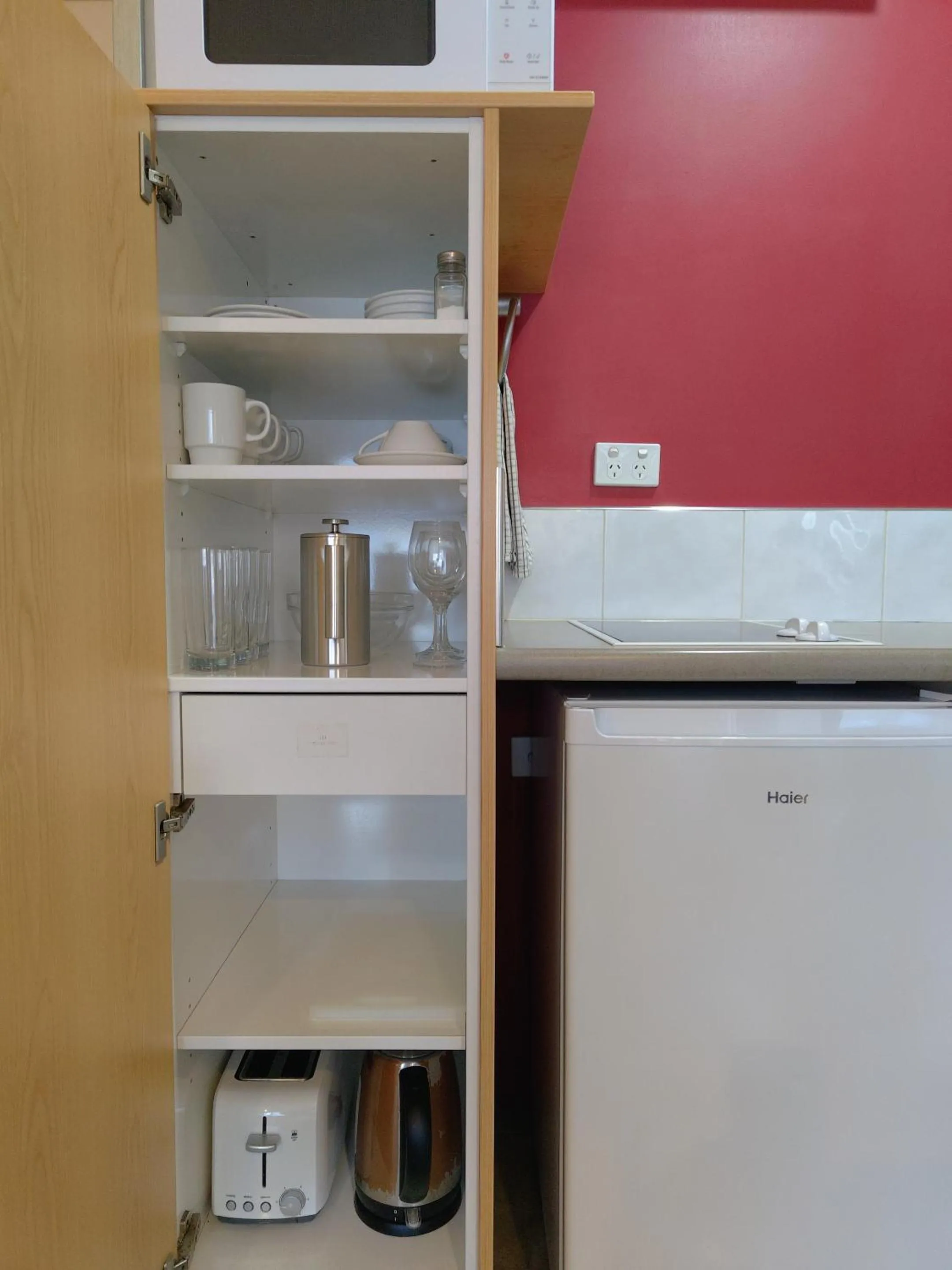 Coffee/tea facilities in Landmark Manor