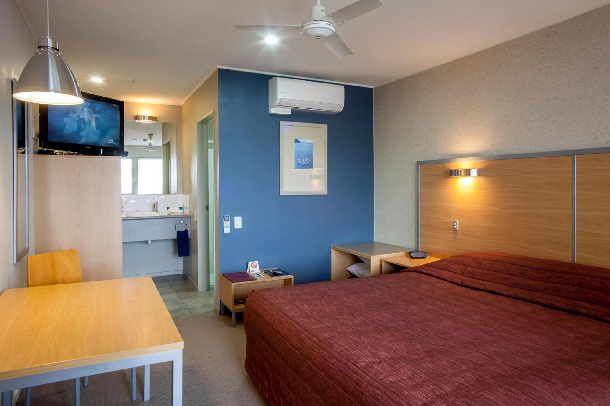 Bedroom, Bed in Landmark Manor