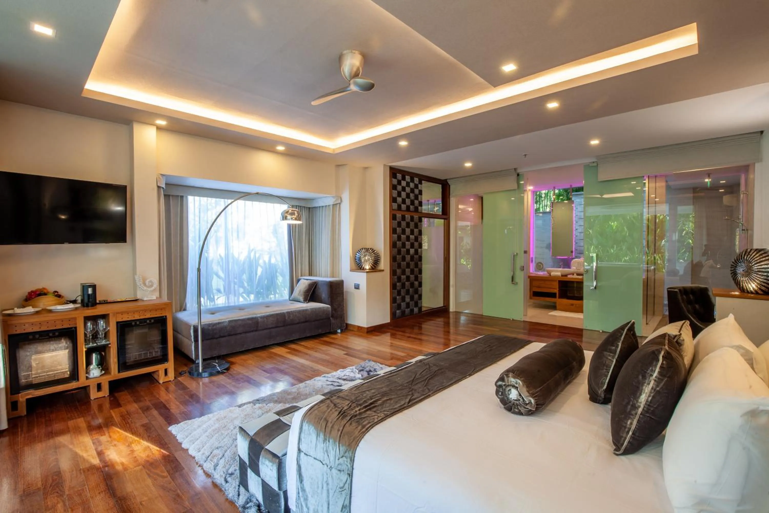 Photo of the whole room, Bed in Seven Secrets by Hanging Gardens