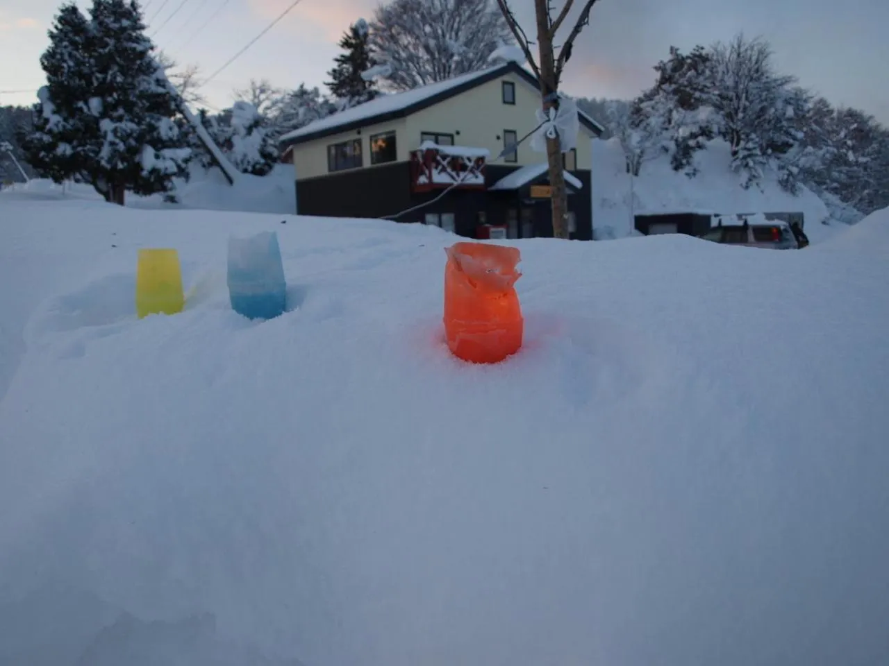 Facade/entrance in Niseko Tabi-tsumugi Backpackers
