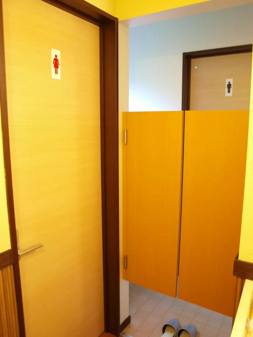 Toilet in Niseko Tabi-tsumugi Backpackers