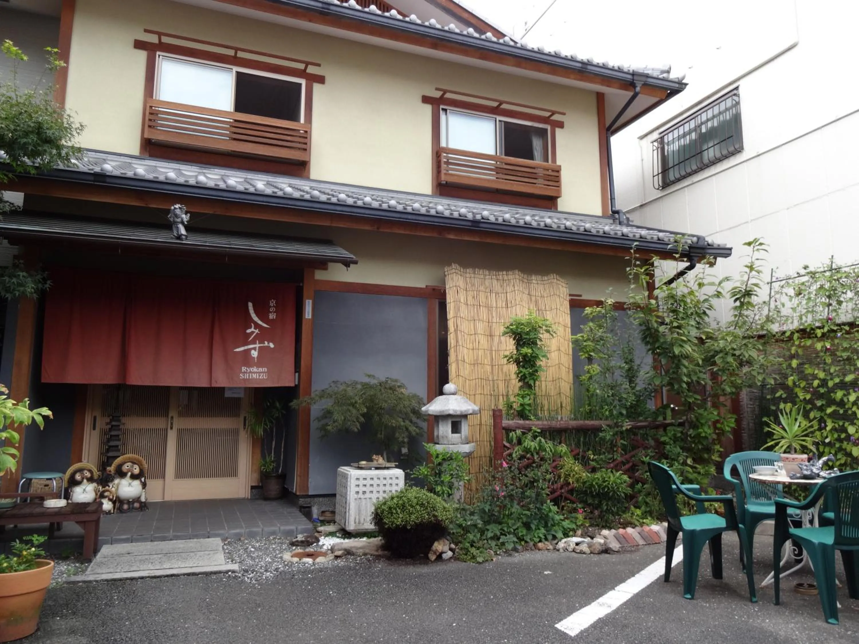 Facade/entrance in Ryokan Shimizu