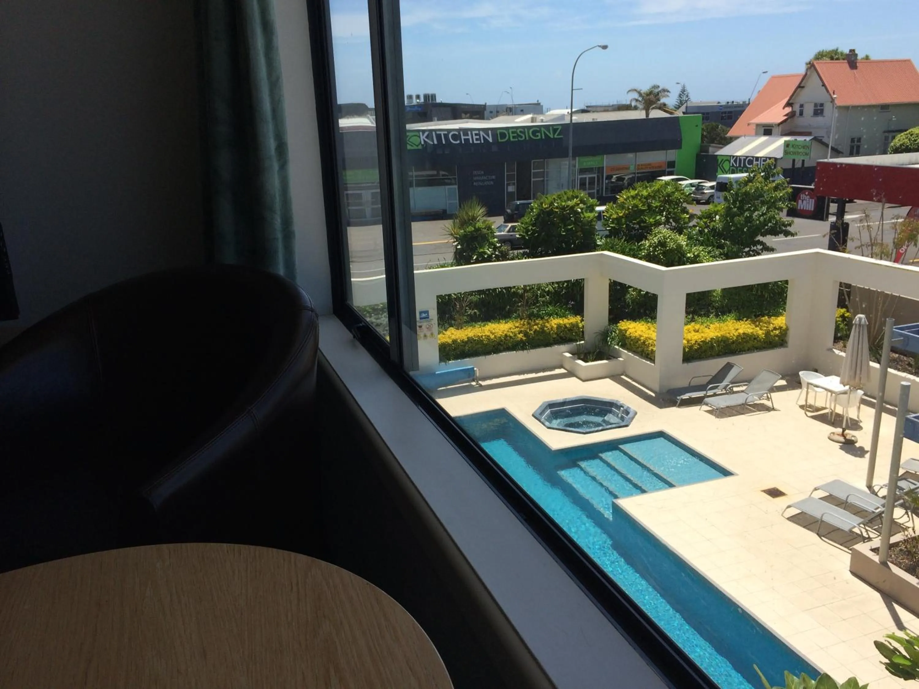 Pool view in Plymouth International