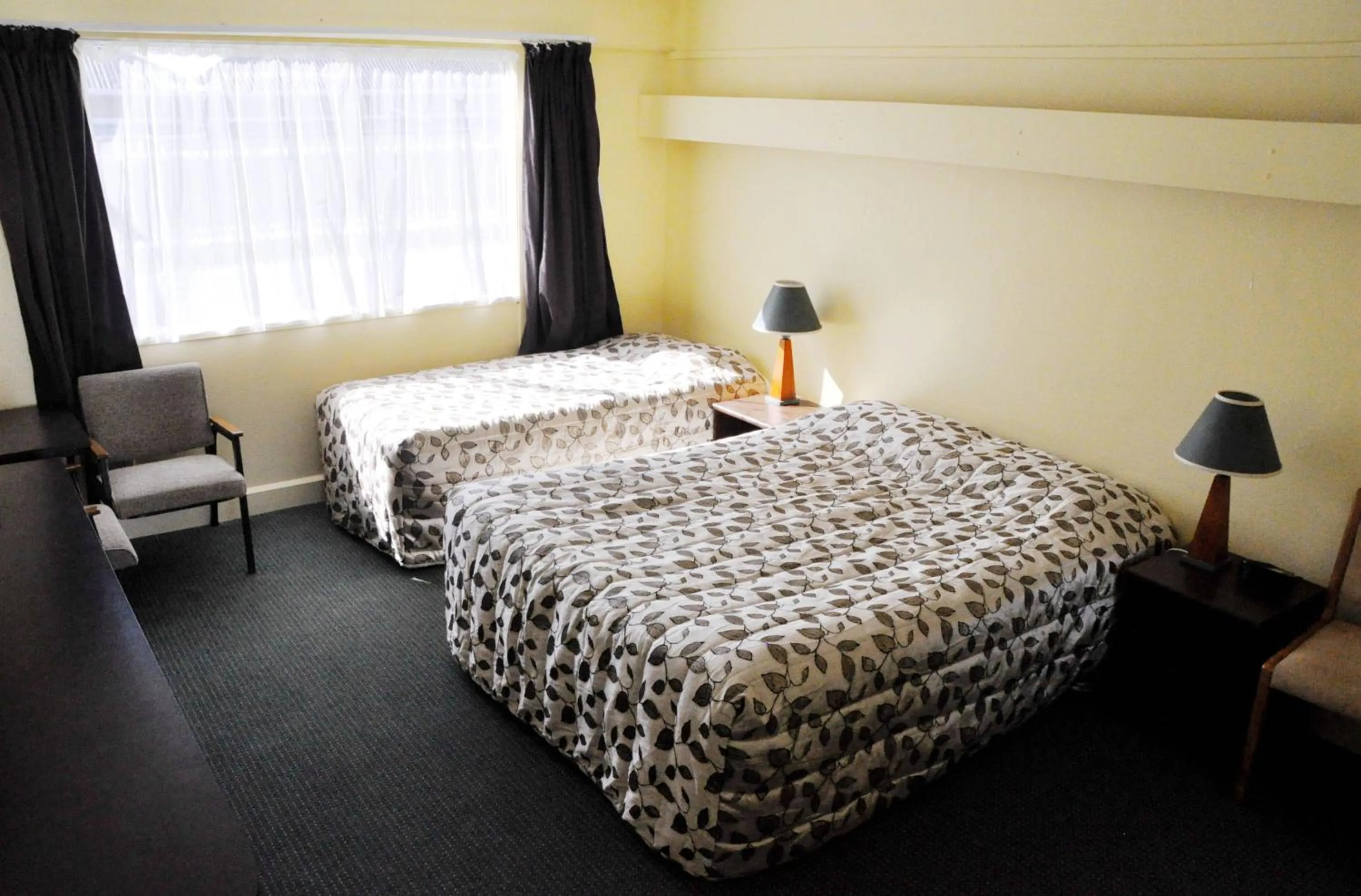 Bedroom, Bed in Braemar Motor Inn