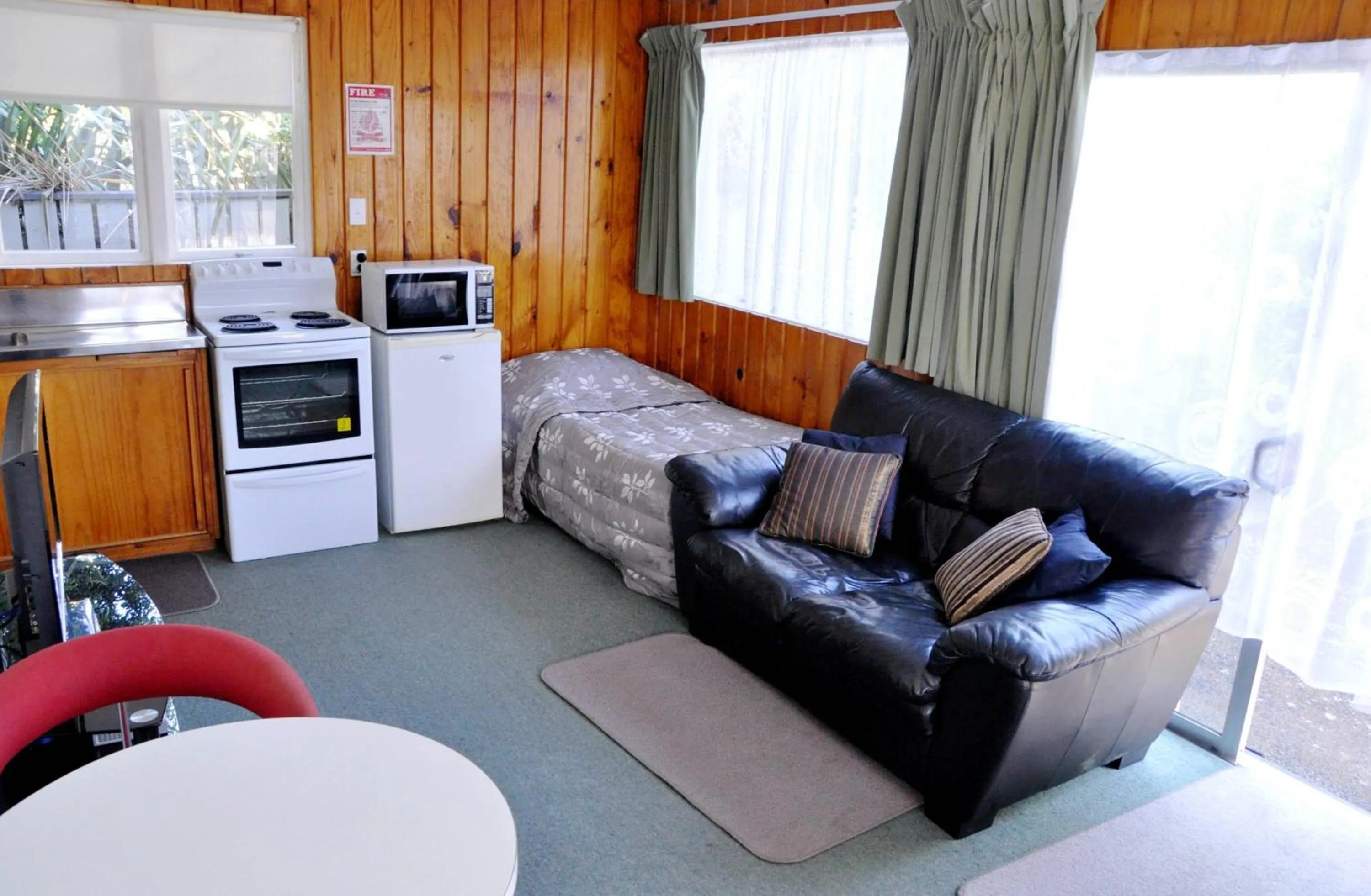 Bedroom in Braemar Motor Inn