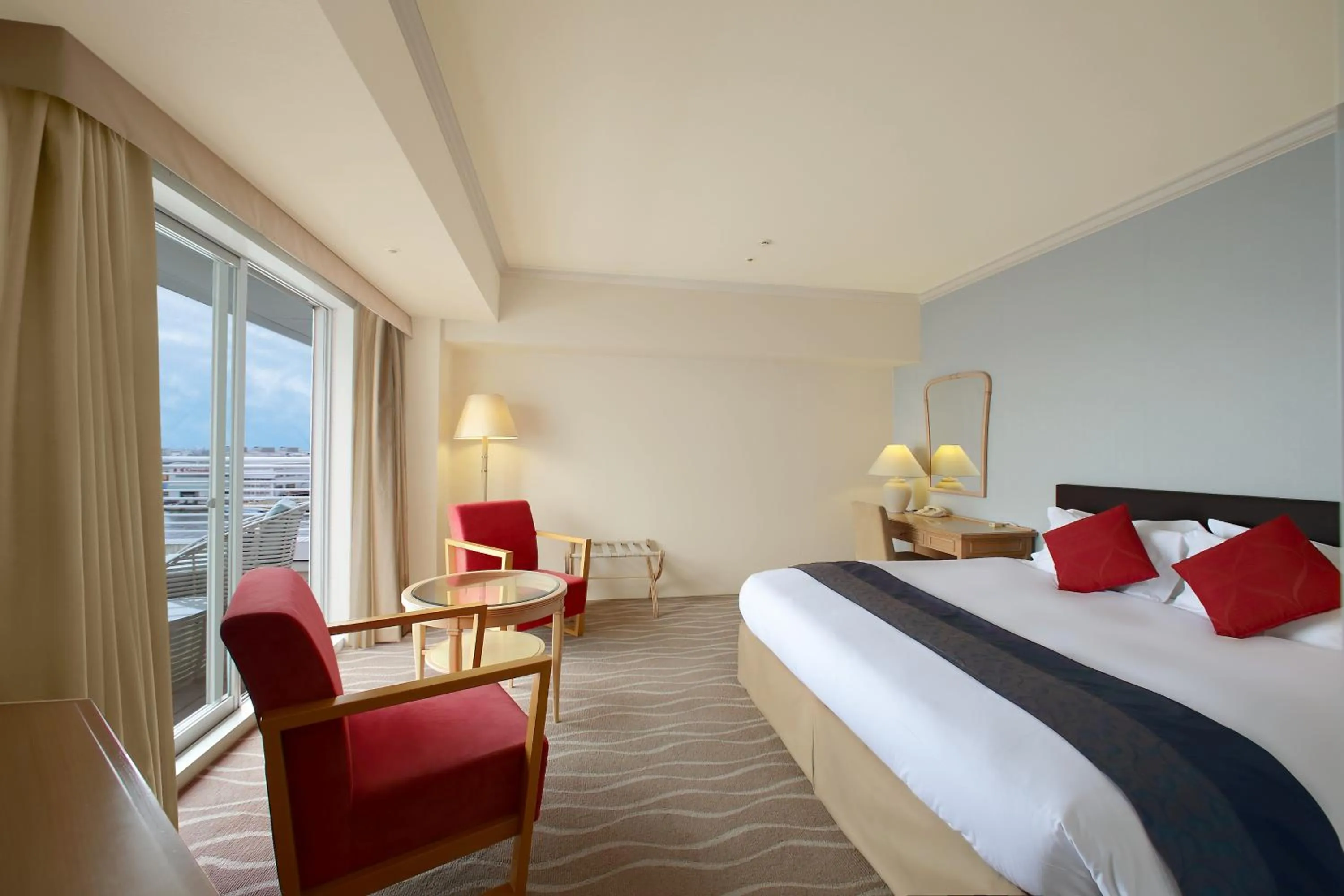 Standard Corner King South View - single occupancy in Kobe Meriken Park Oriental Hotel
