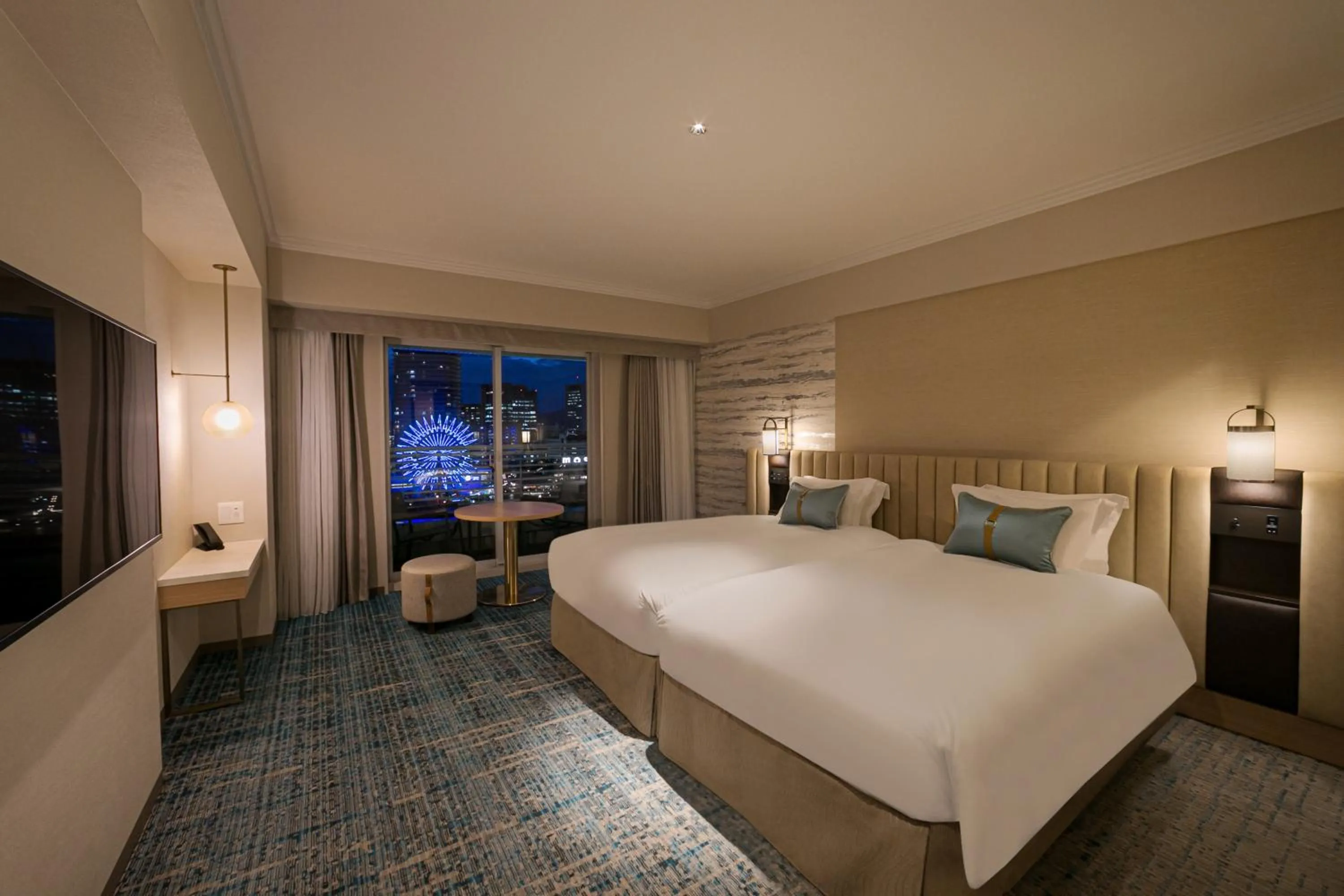 Photo of the whole room, Bed in Kobe Meriken Park Oriental Hotel