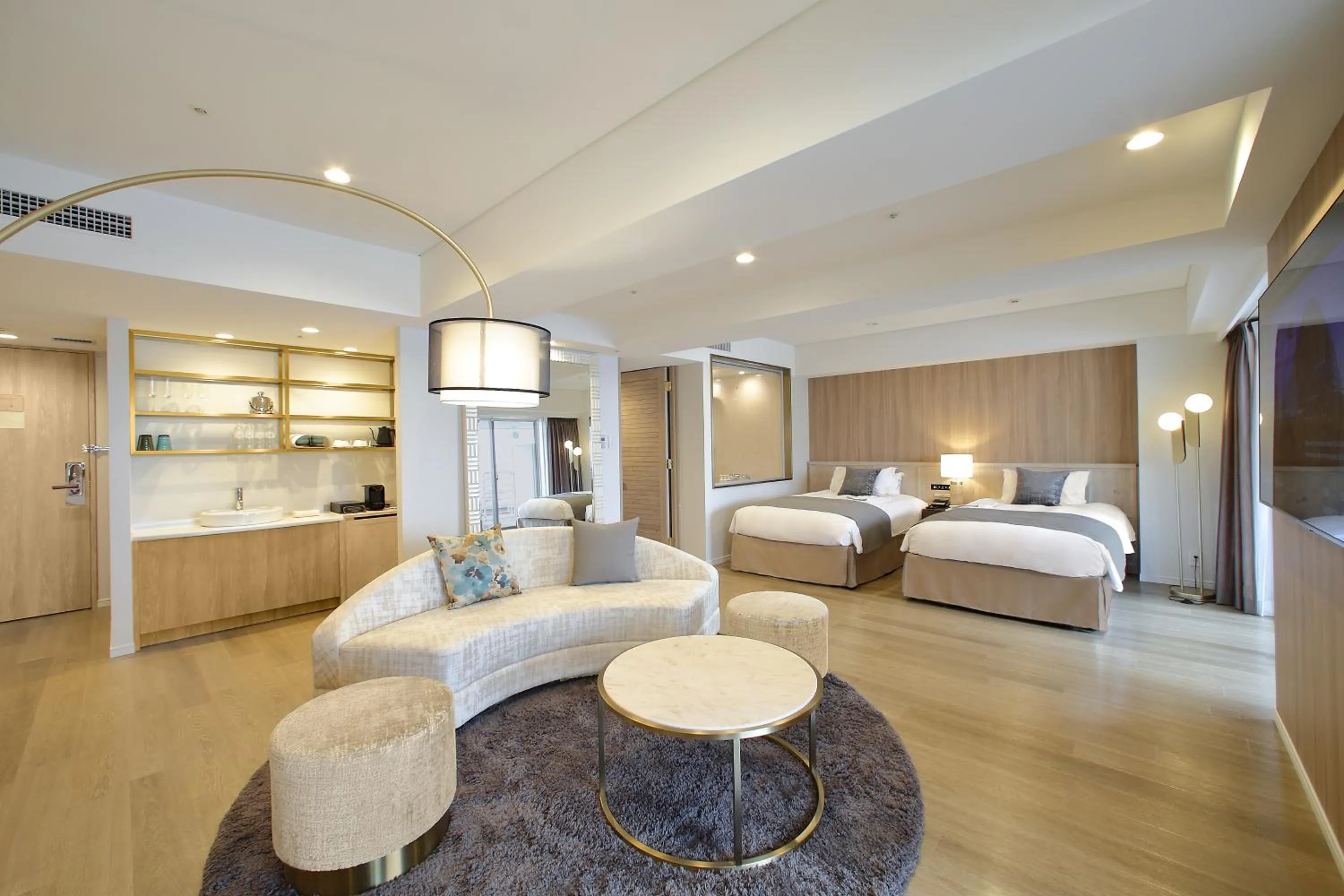 Photo of the whole room, Bed in Kobe Meriken Park Oriental Hotel