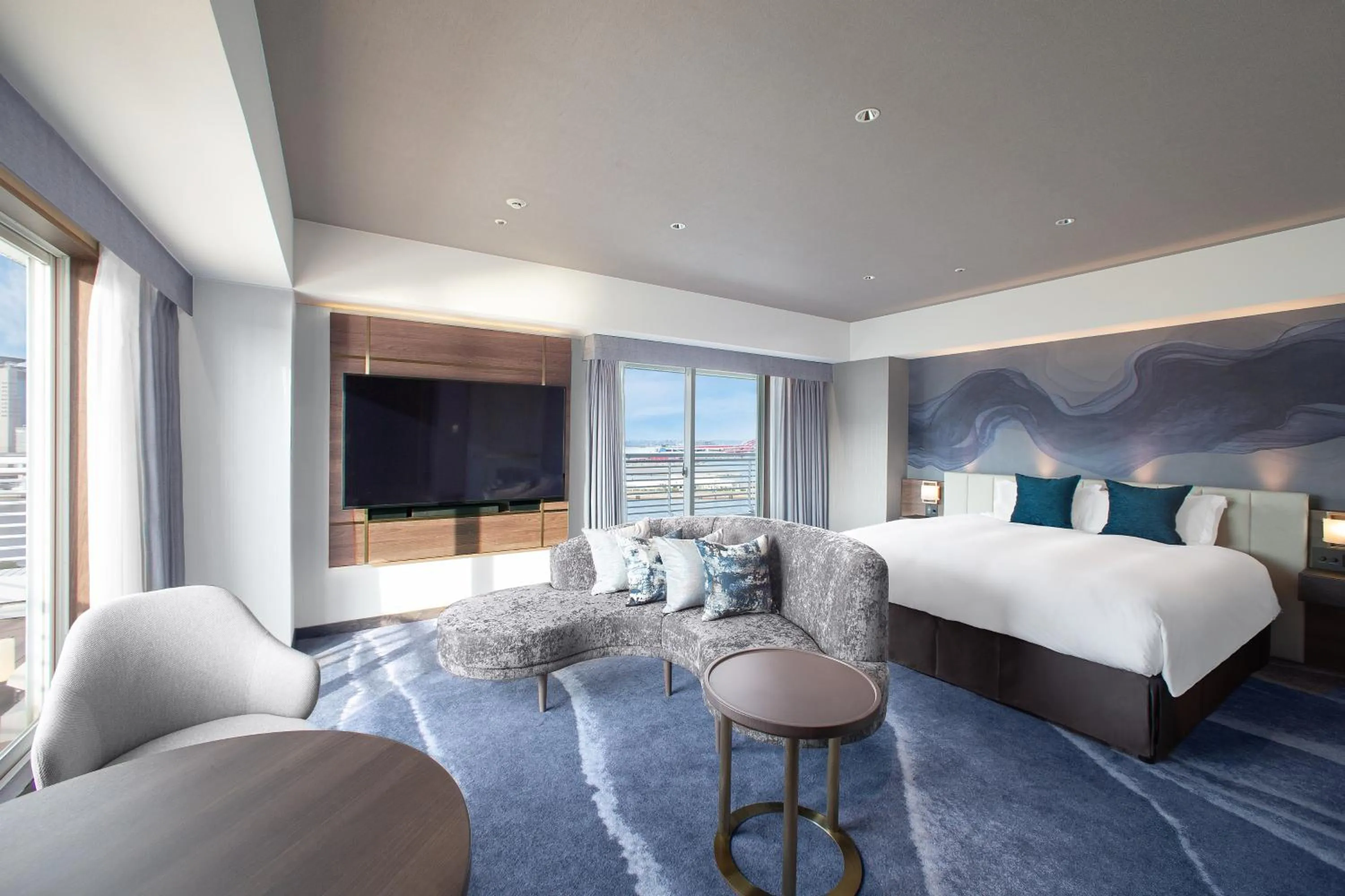 Photo of the whole room, Bed in Kobe Meriken Park Oriental Hotel