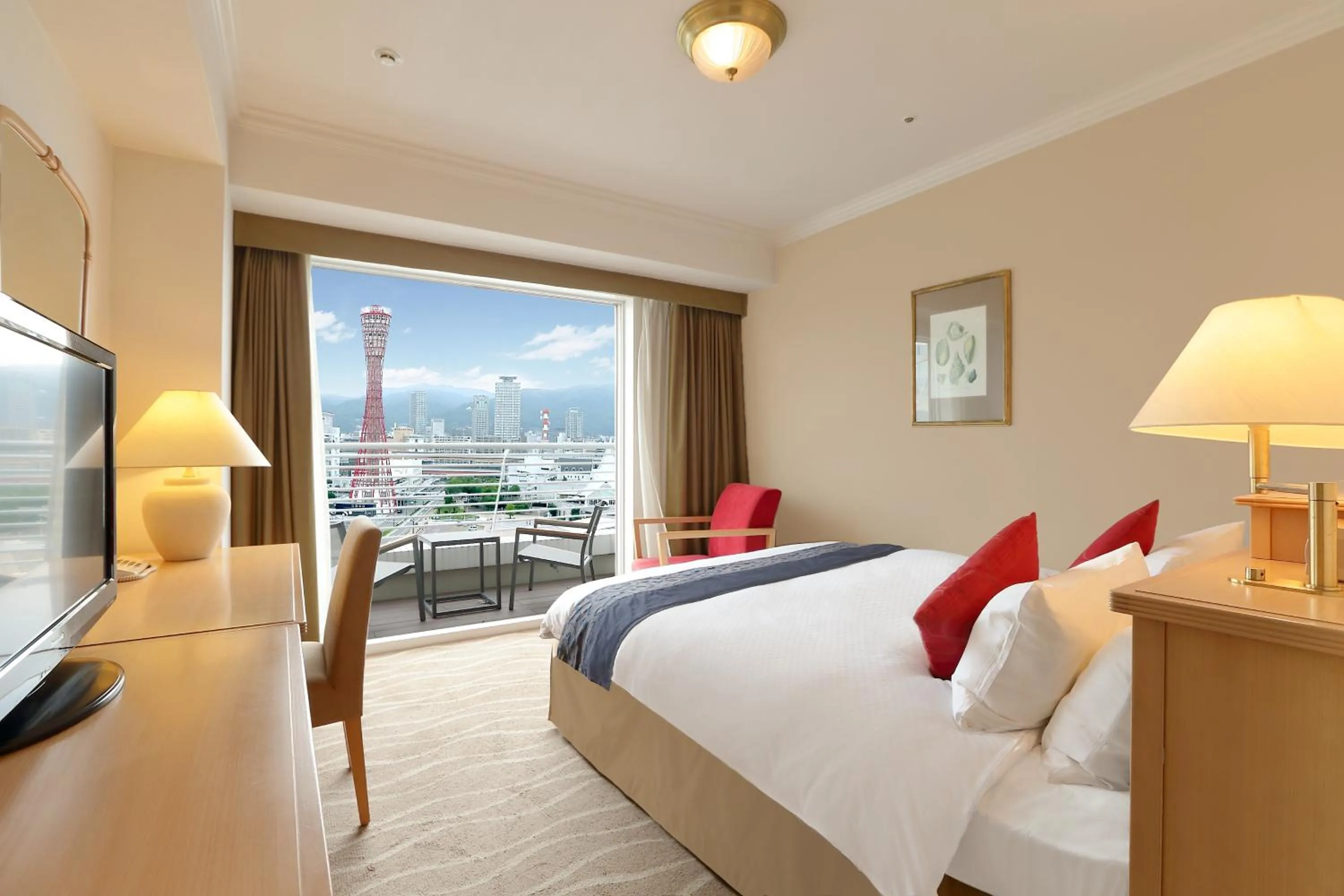 Photo of the whole room, Bed in Kobe Meriken Park Oriental Hotel