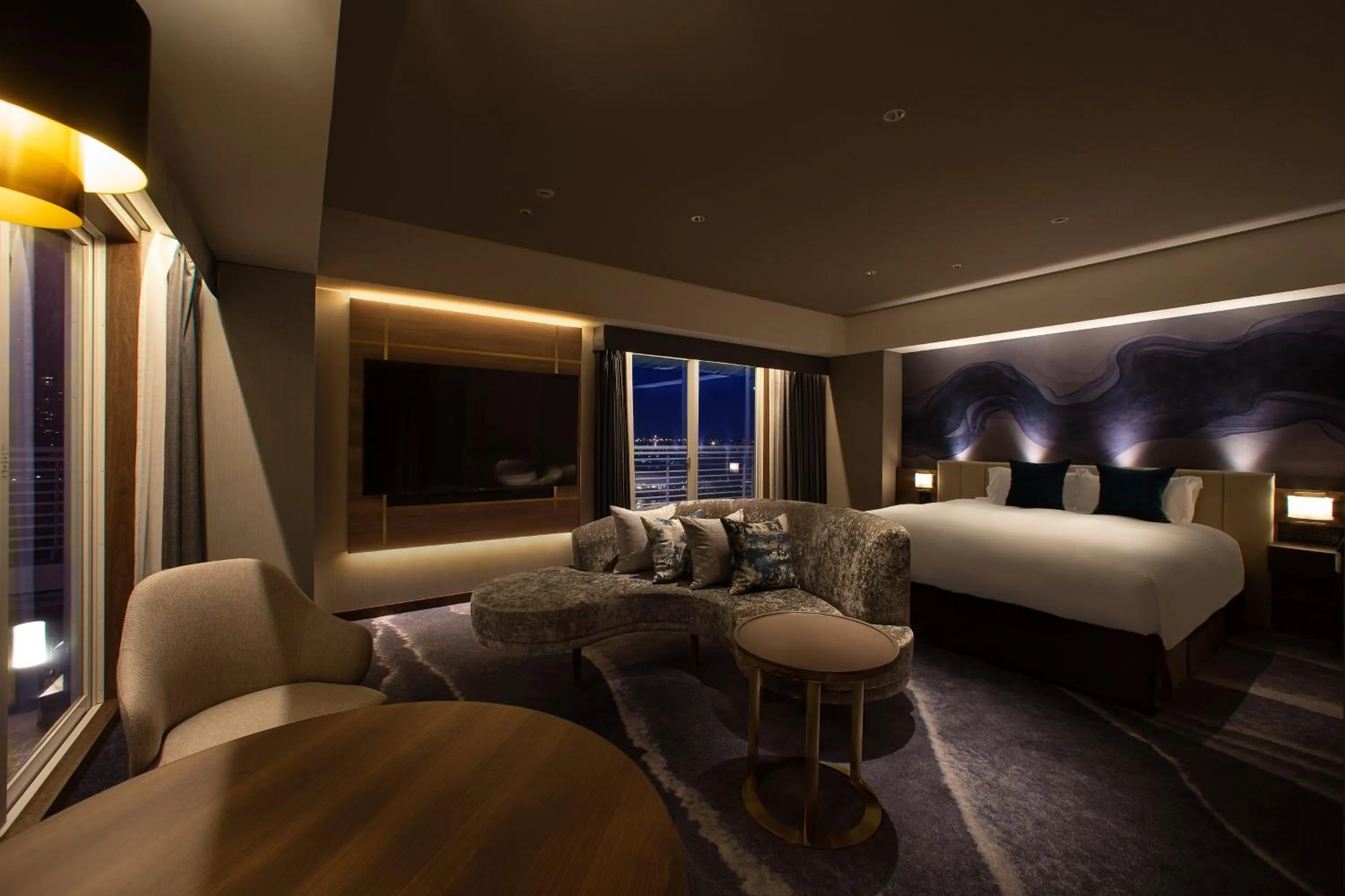 Photo of the whole room, Bed in Kobe Meriken Park Oriental Hotel