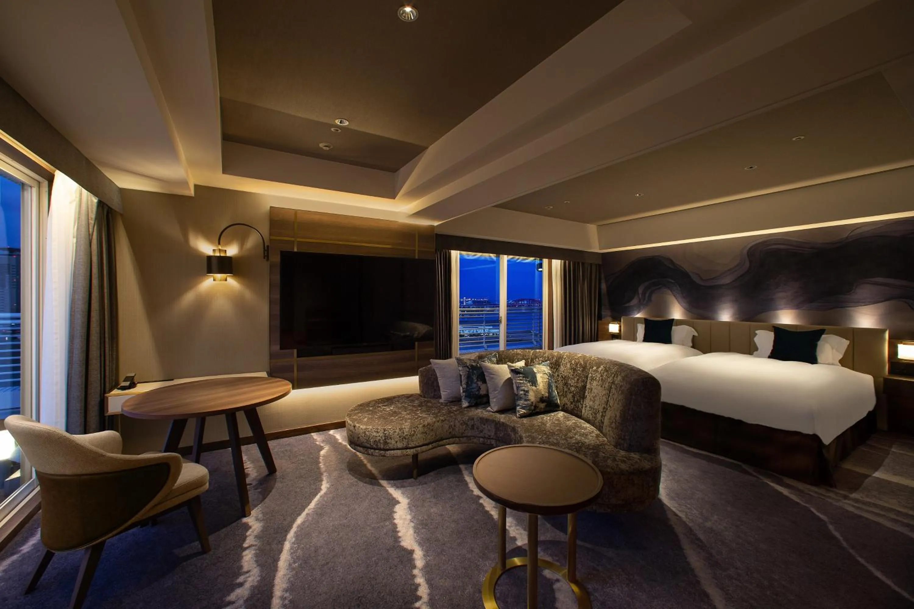 Photo of the whole room, Bed in Kobe Meriken Park Oriental Hotel