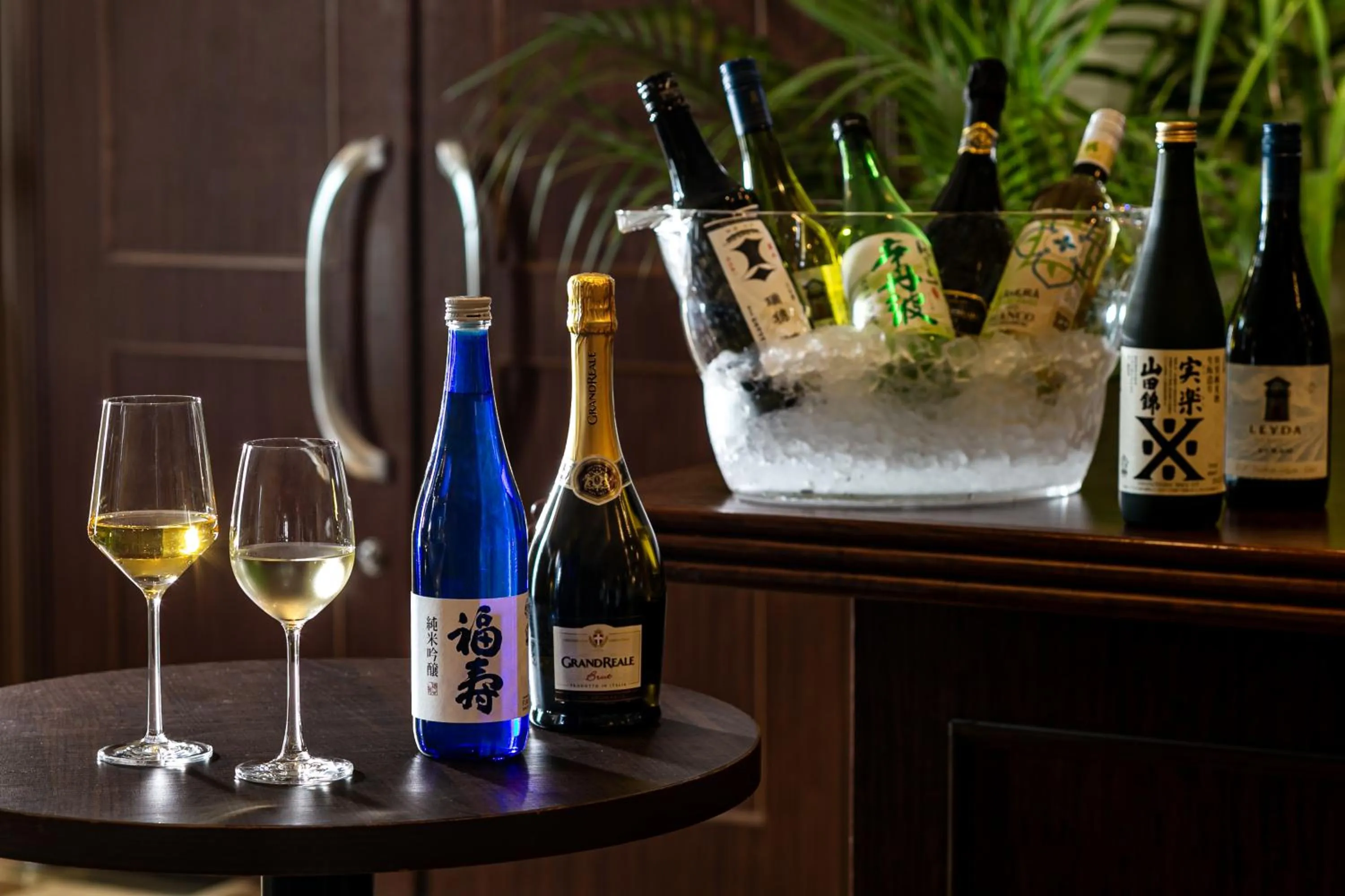 Lounge or bar in Kobe Meriken Park Oriental Hotel