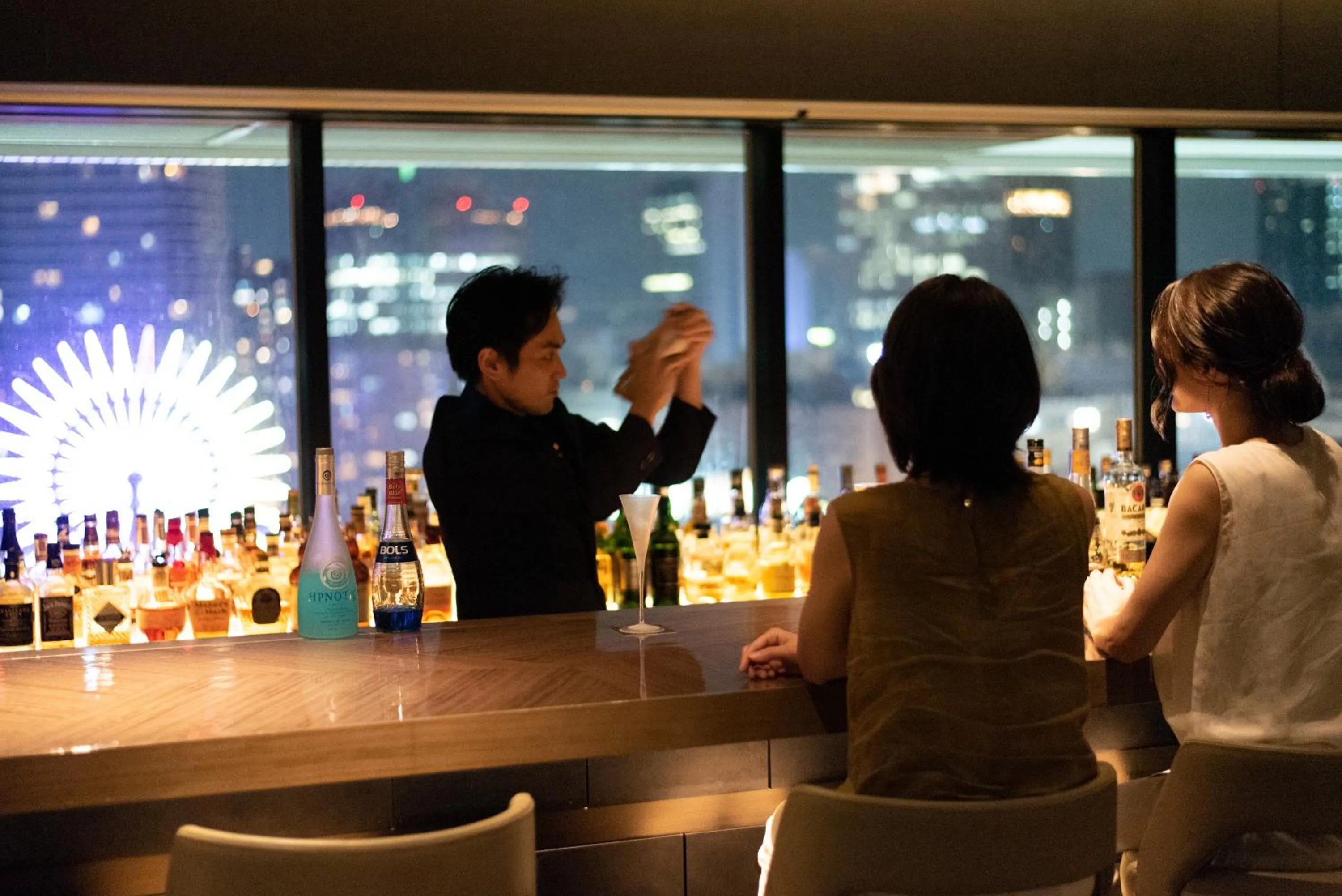 Lounge or bar in Kobe Meriken Park Oriental Hotel