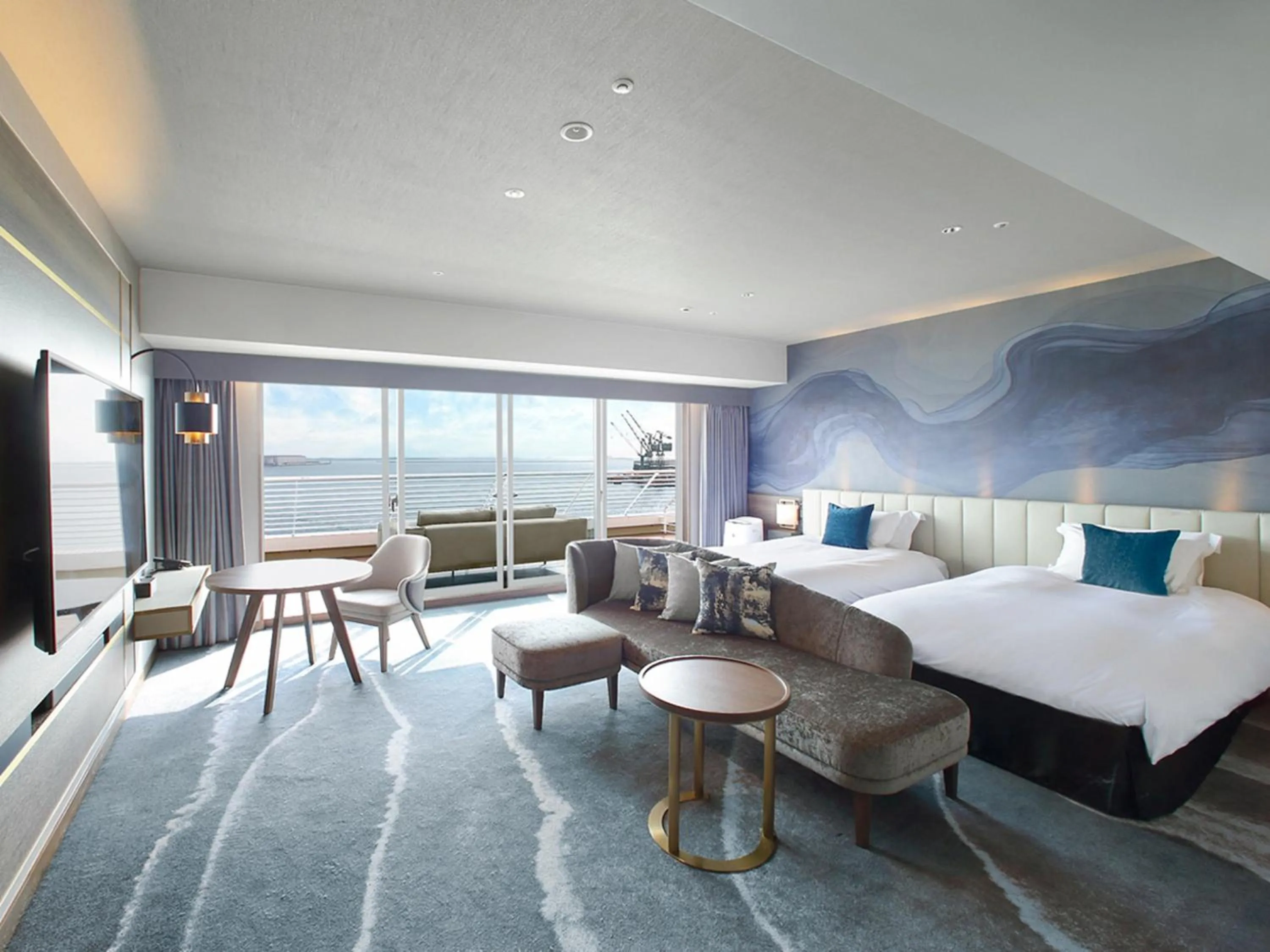 Photo of the whole room, Bed in Kobe Meriken Park Oriental Hotel