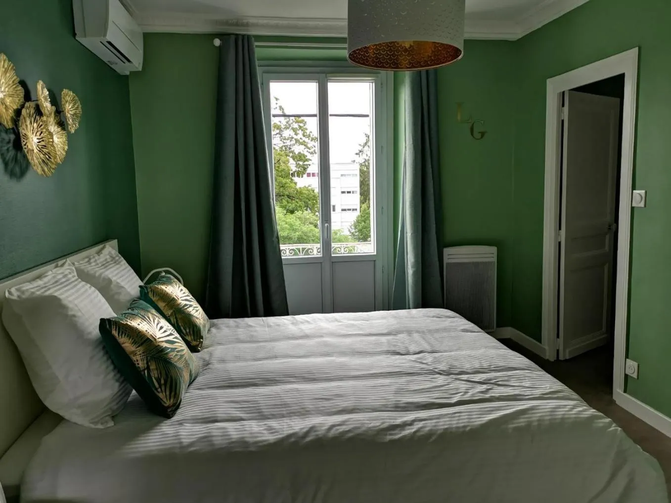 Bed in Lamarck Guest