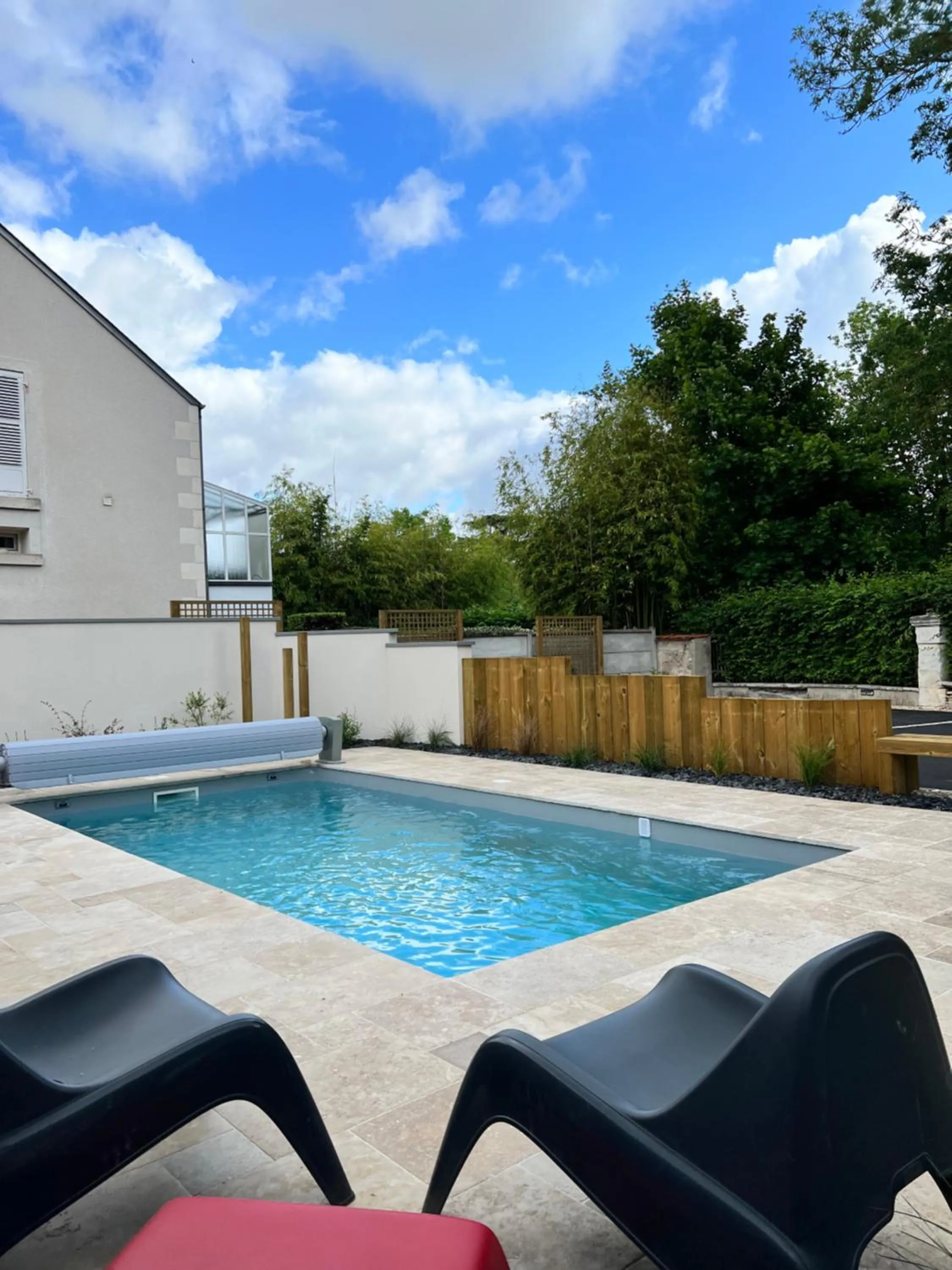 Swimming pool in Lamarck Guest