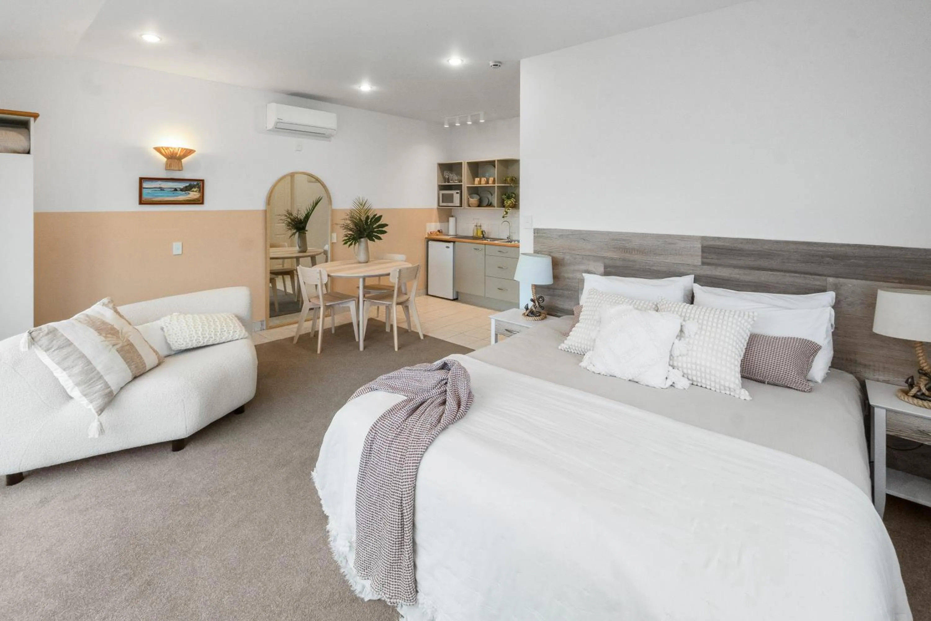 View (from property/room), Bed in ASURE Admirals View Motel