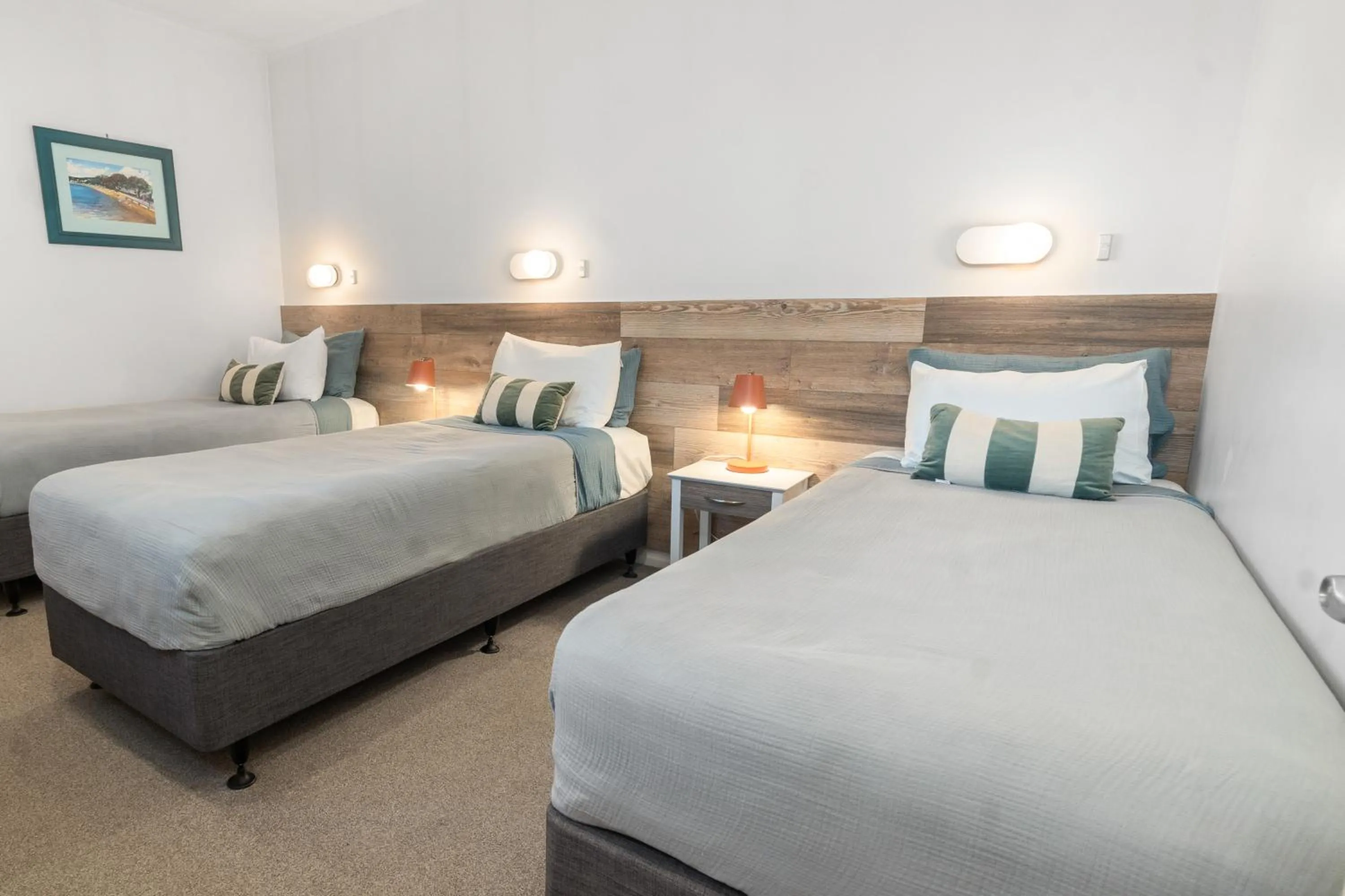 Bed in ASURE Admirals View Motel