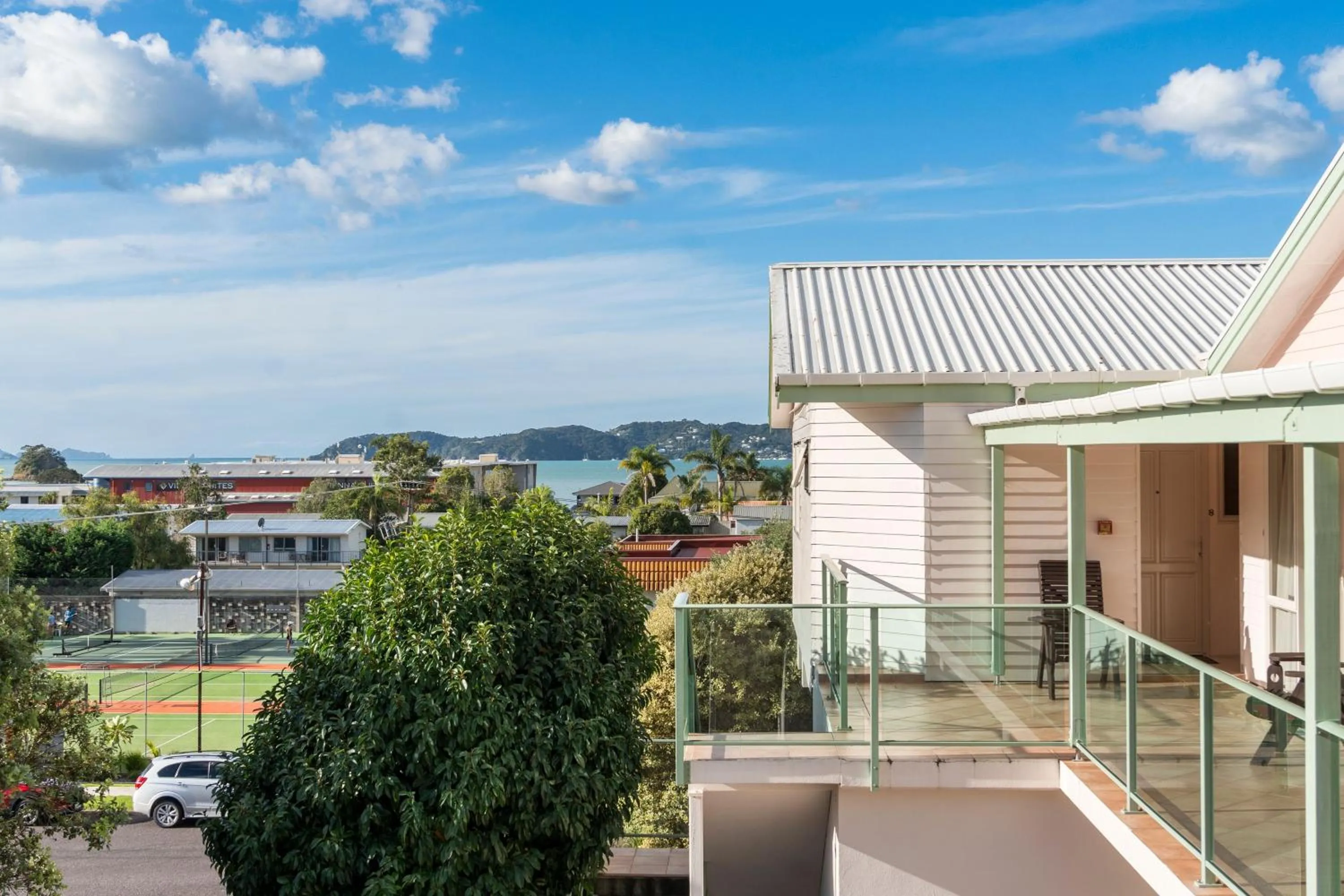 Balcony/Terrace in ASURE Admirals View Motel