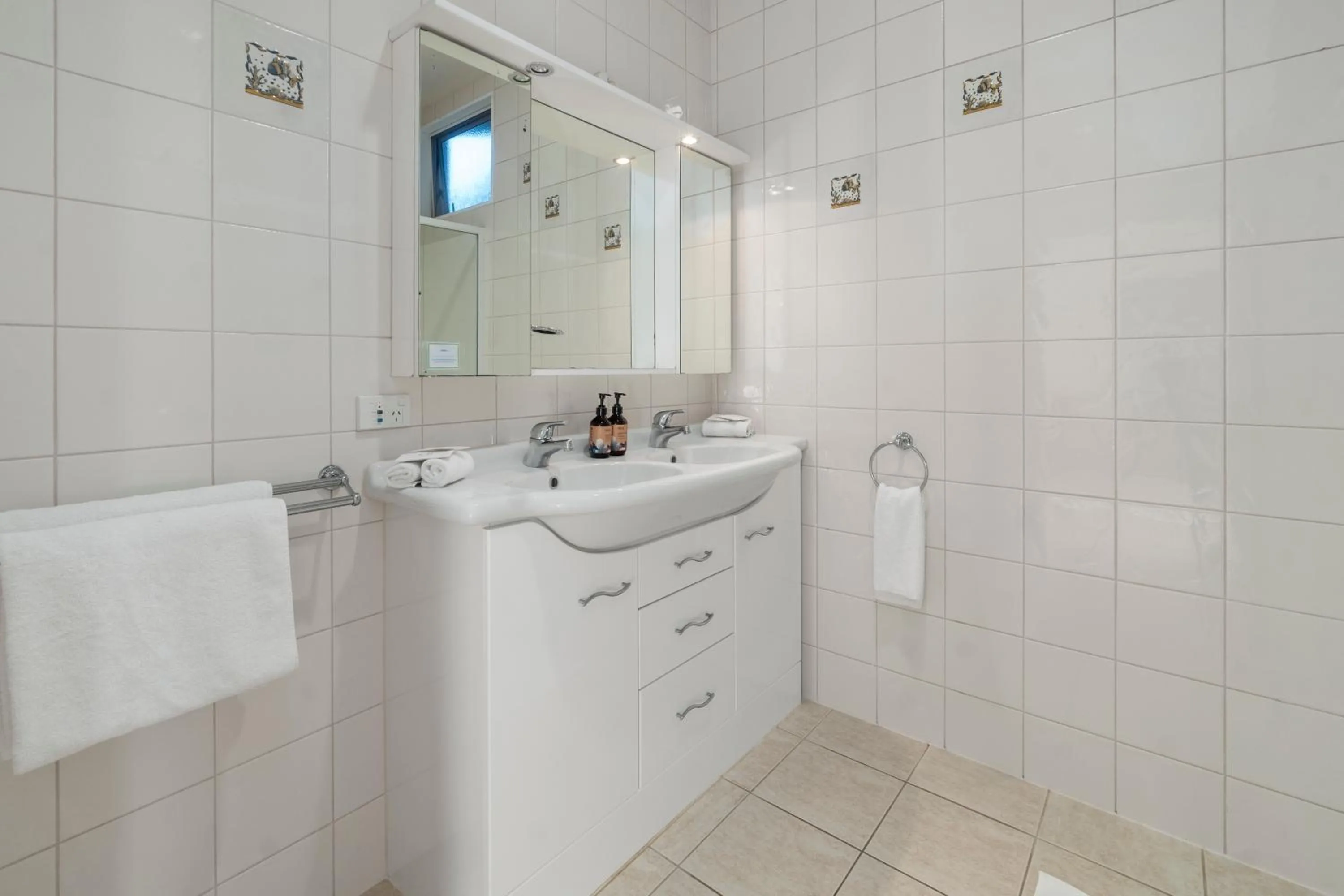 Bathroom in ASURE Admirals View Motel