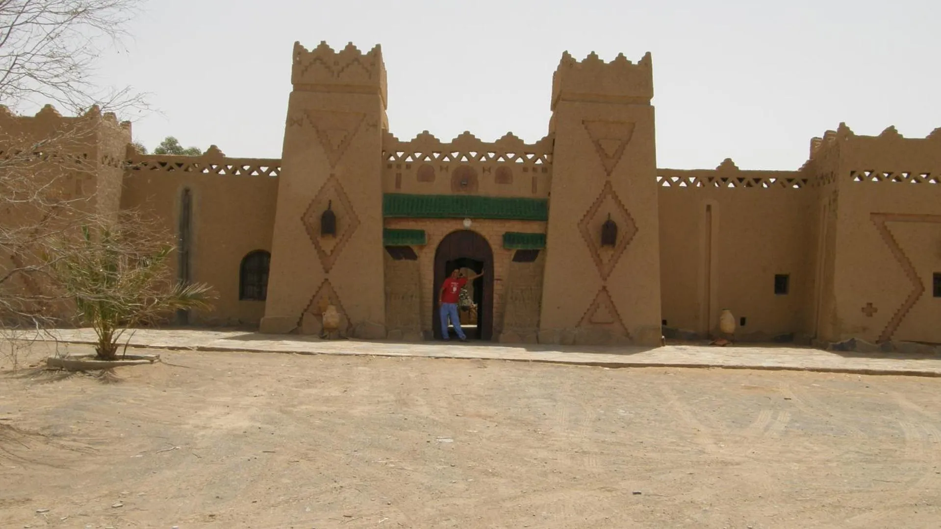 Facade/entrance in RiadSuerteloca Merzouga