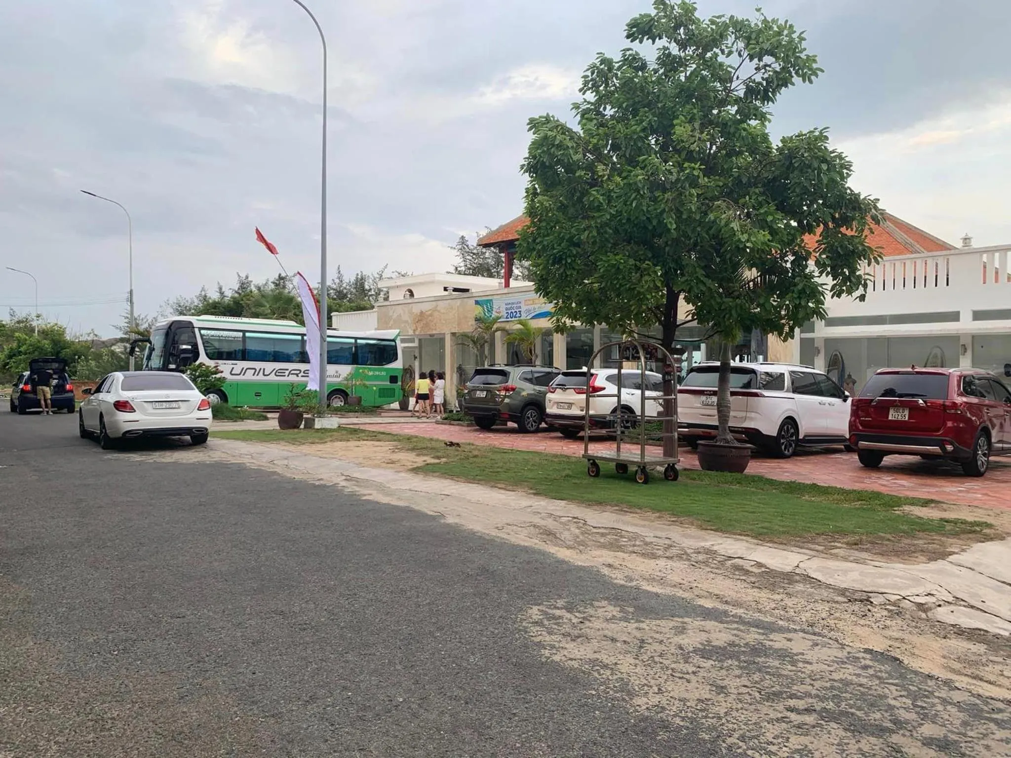 Parking in Full Moon Village Resort