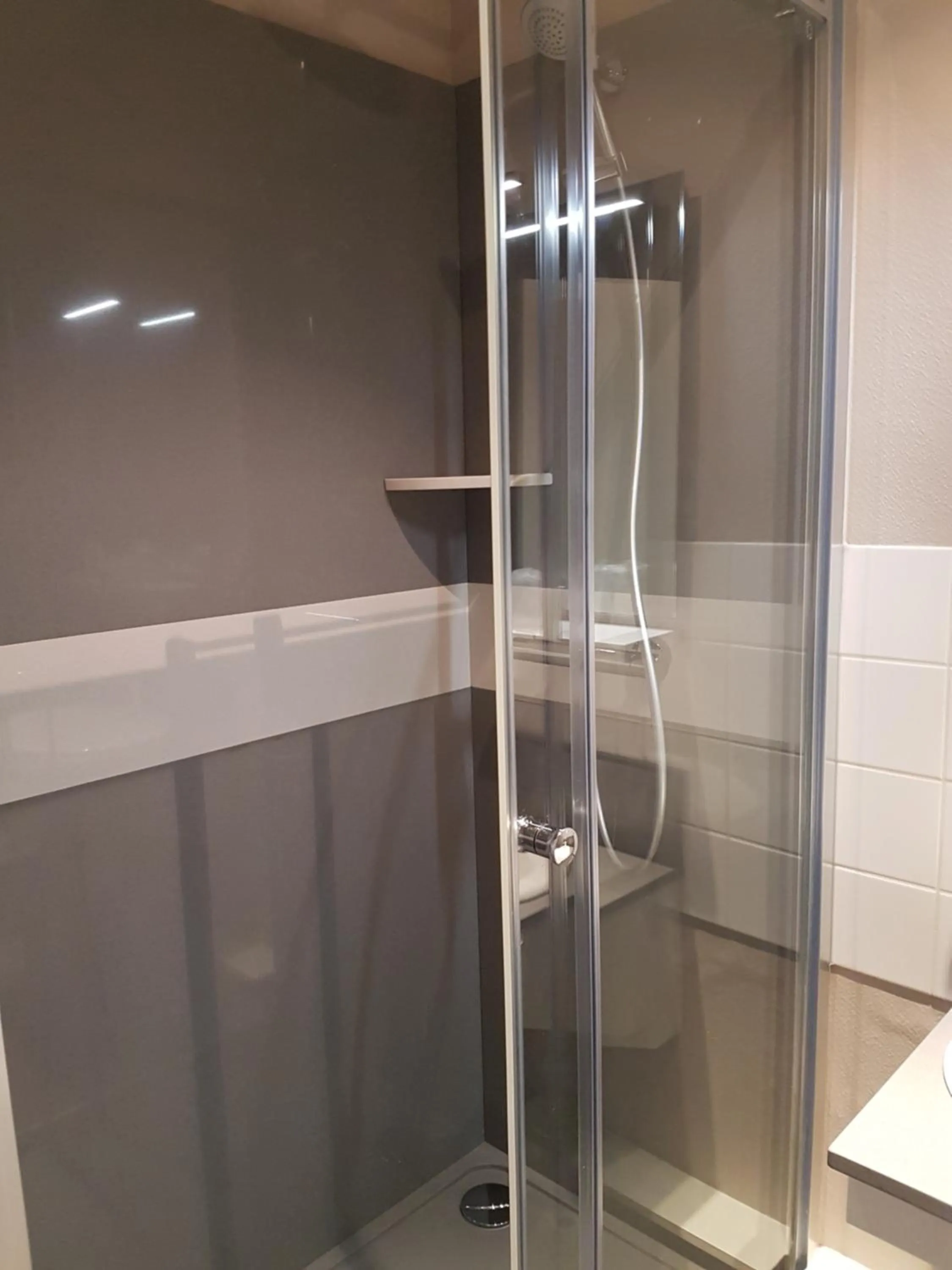 Bathroom in Le Corbeau