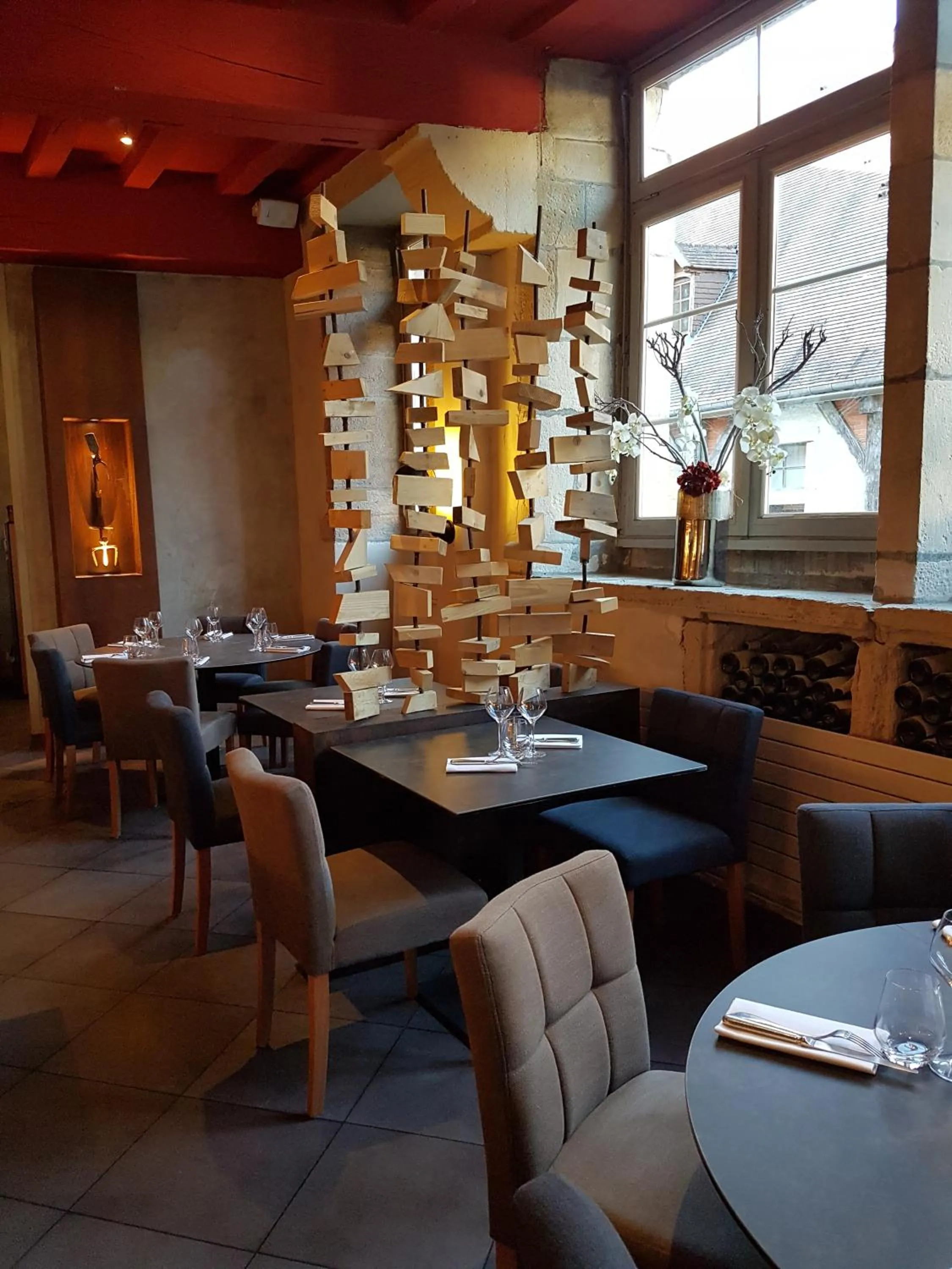 Restaurant/places to eat in Le Corbeau