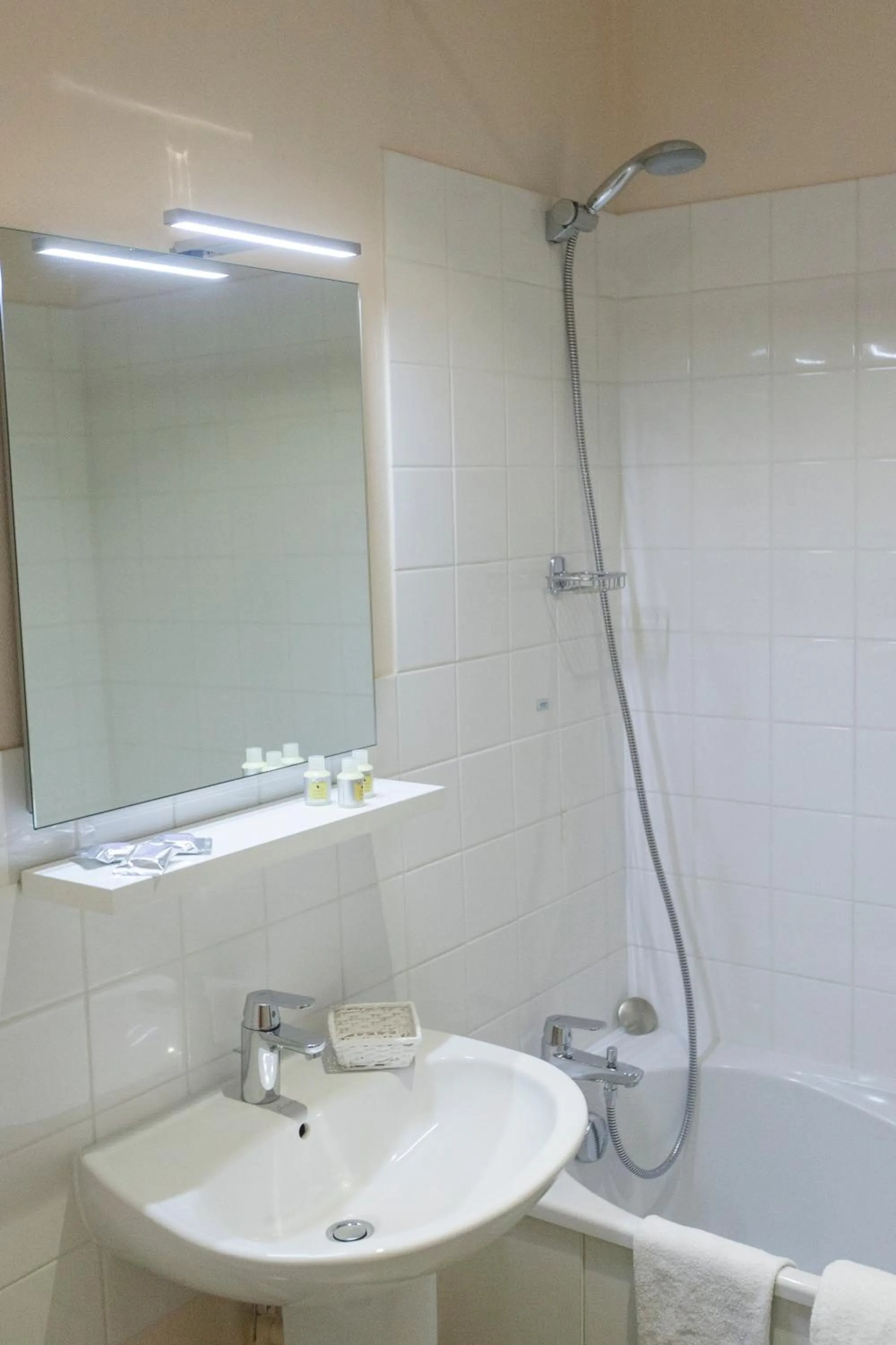 Bathroom in Le Corbeau