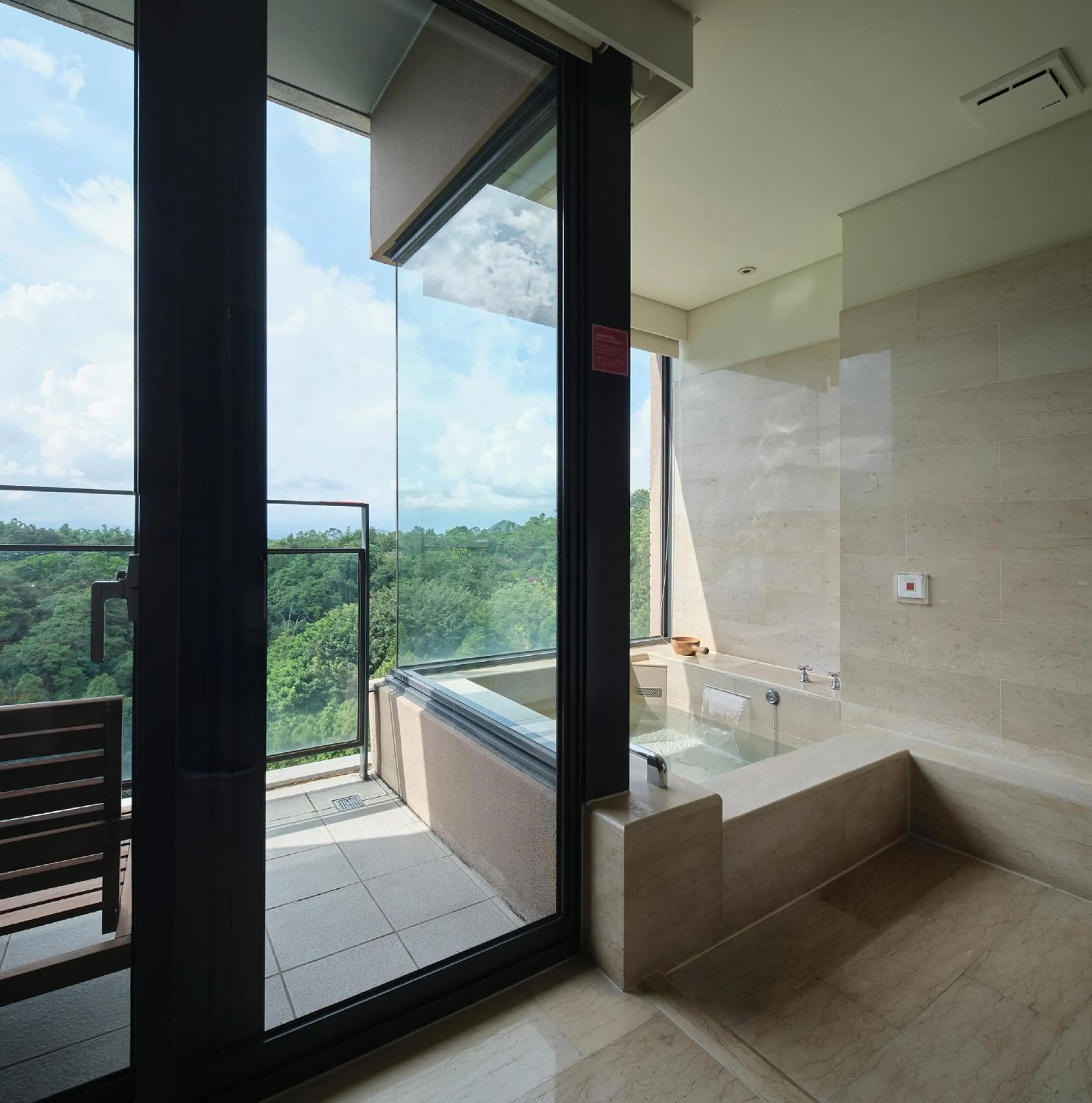 Bathroom in Fleur de Chine Hotel