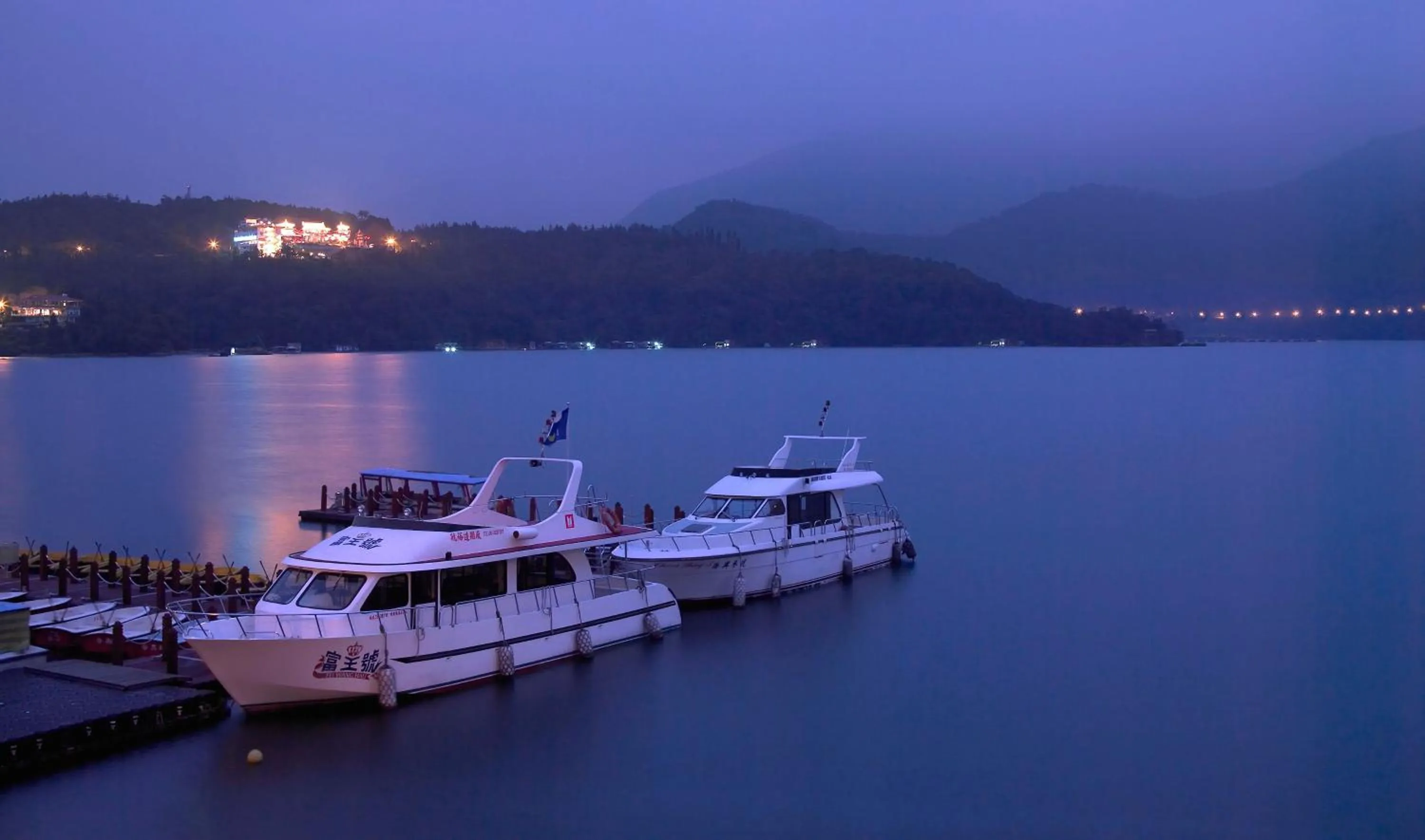 Night in Fleur de Chine Hotel