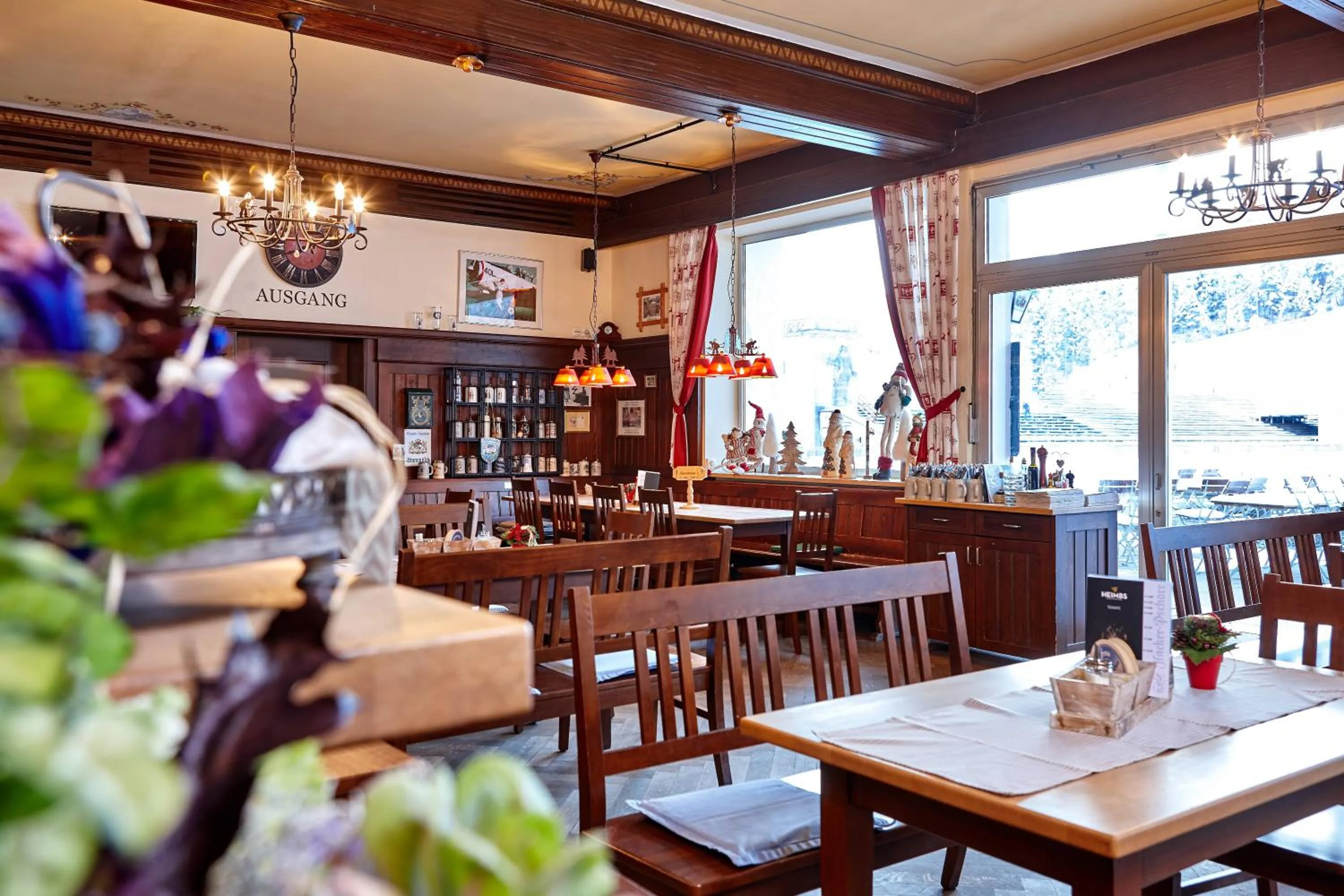 Restaurant/places to eat in Olympiahaus