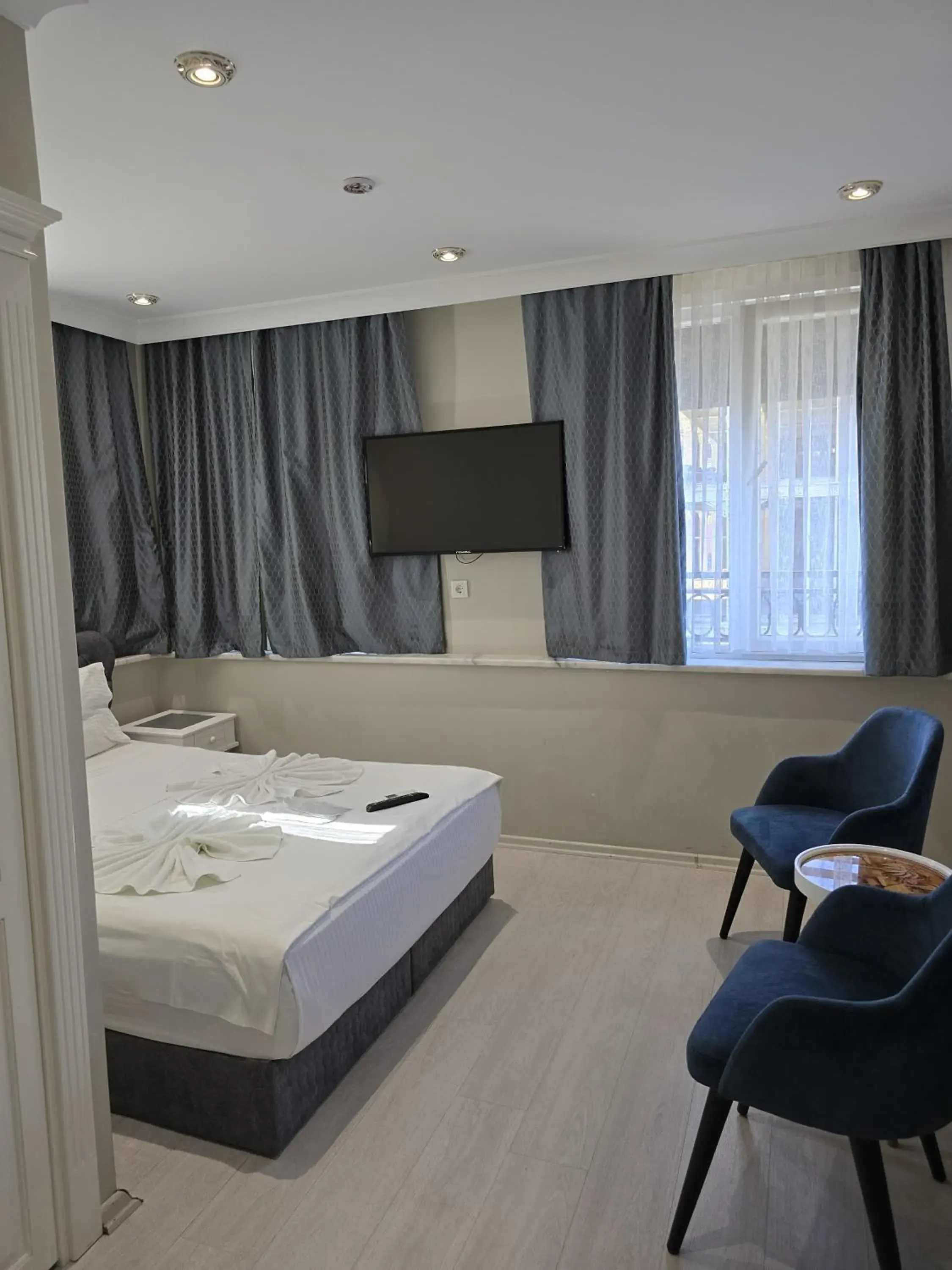 Deluxe Double Room - single occupancy in The Empress Theodora Hotel ll Deluxe Double Room - single occupancy in The Empress Theodora Hotel ll