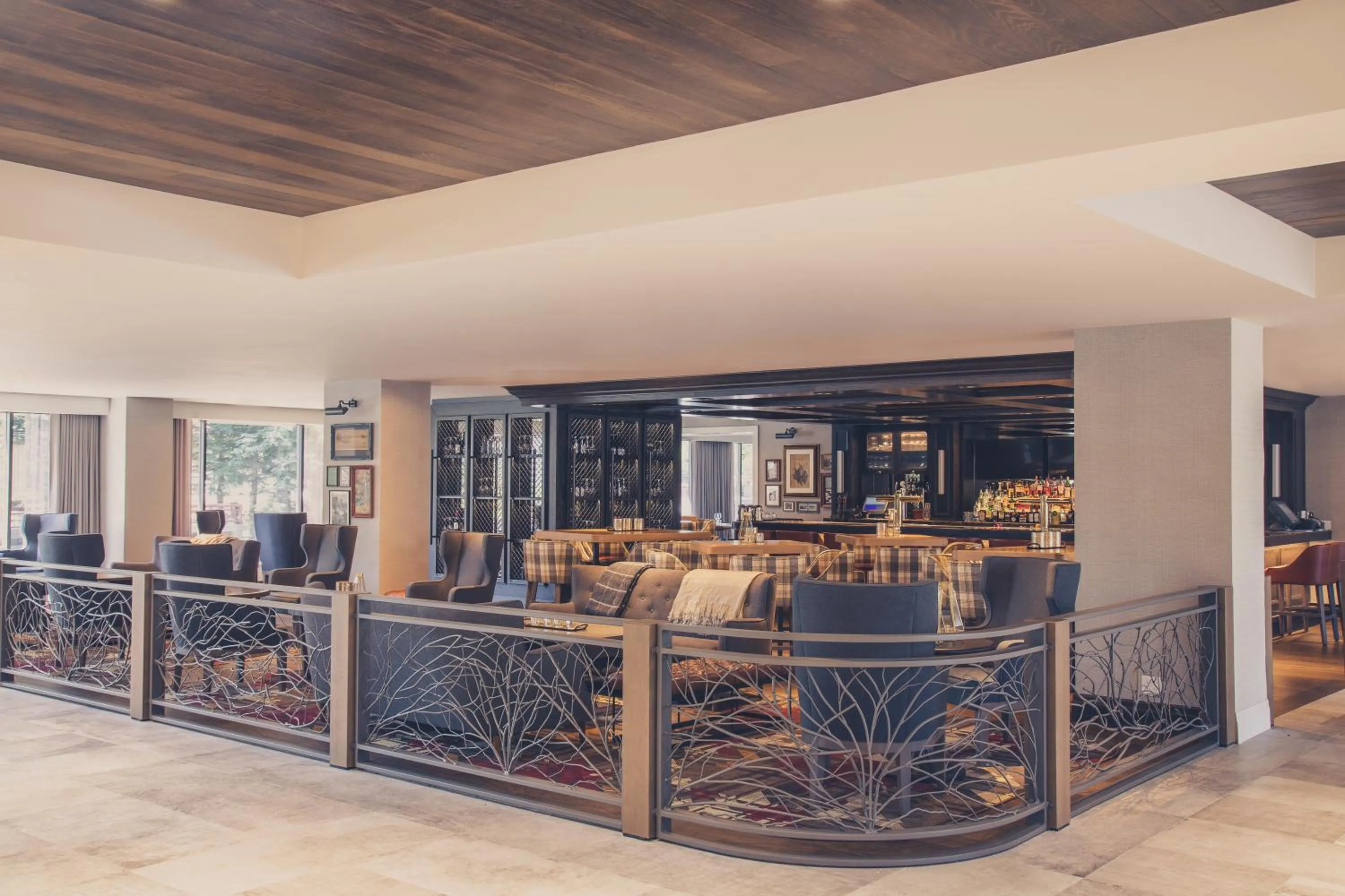 Lounge or bar in Crosswaters Resort at Kananaskis