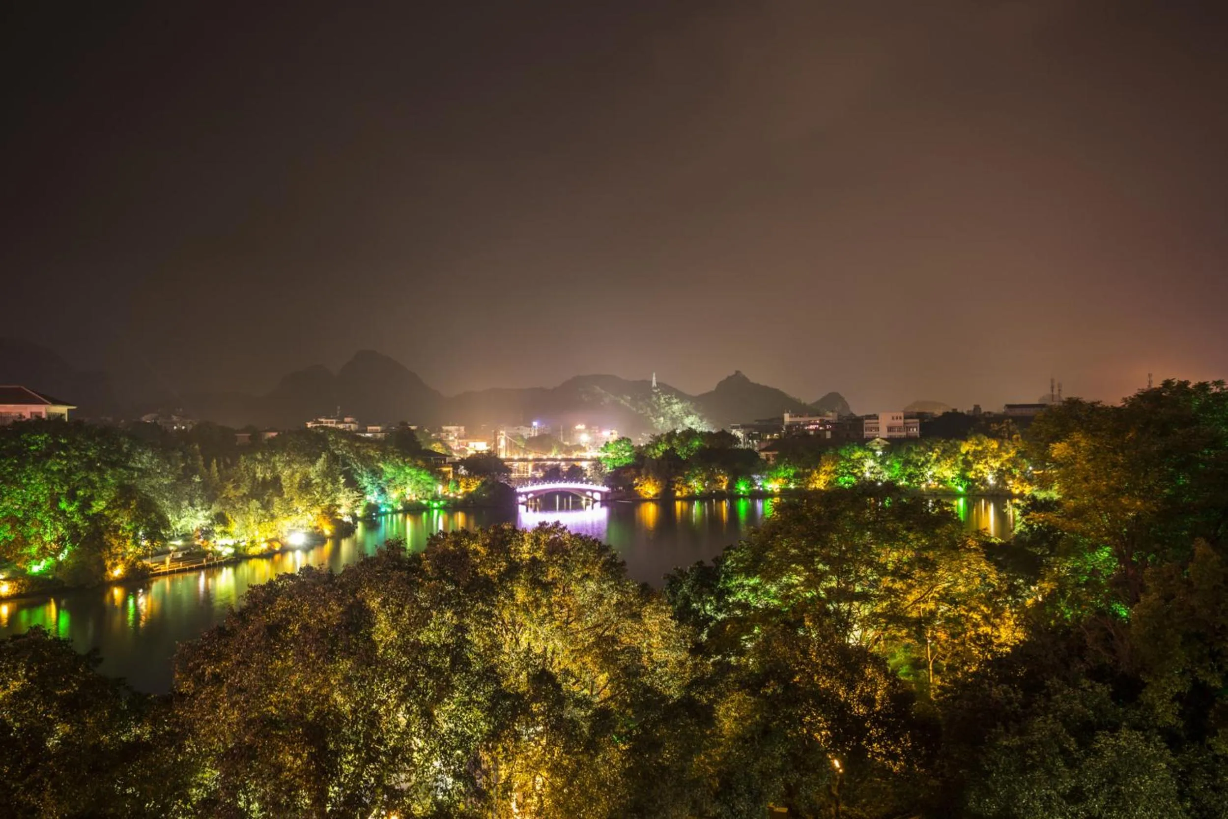 Night in Aroma Tea House