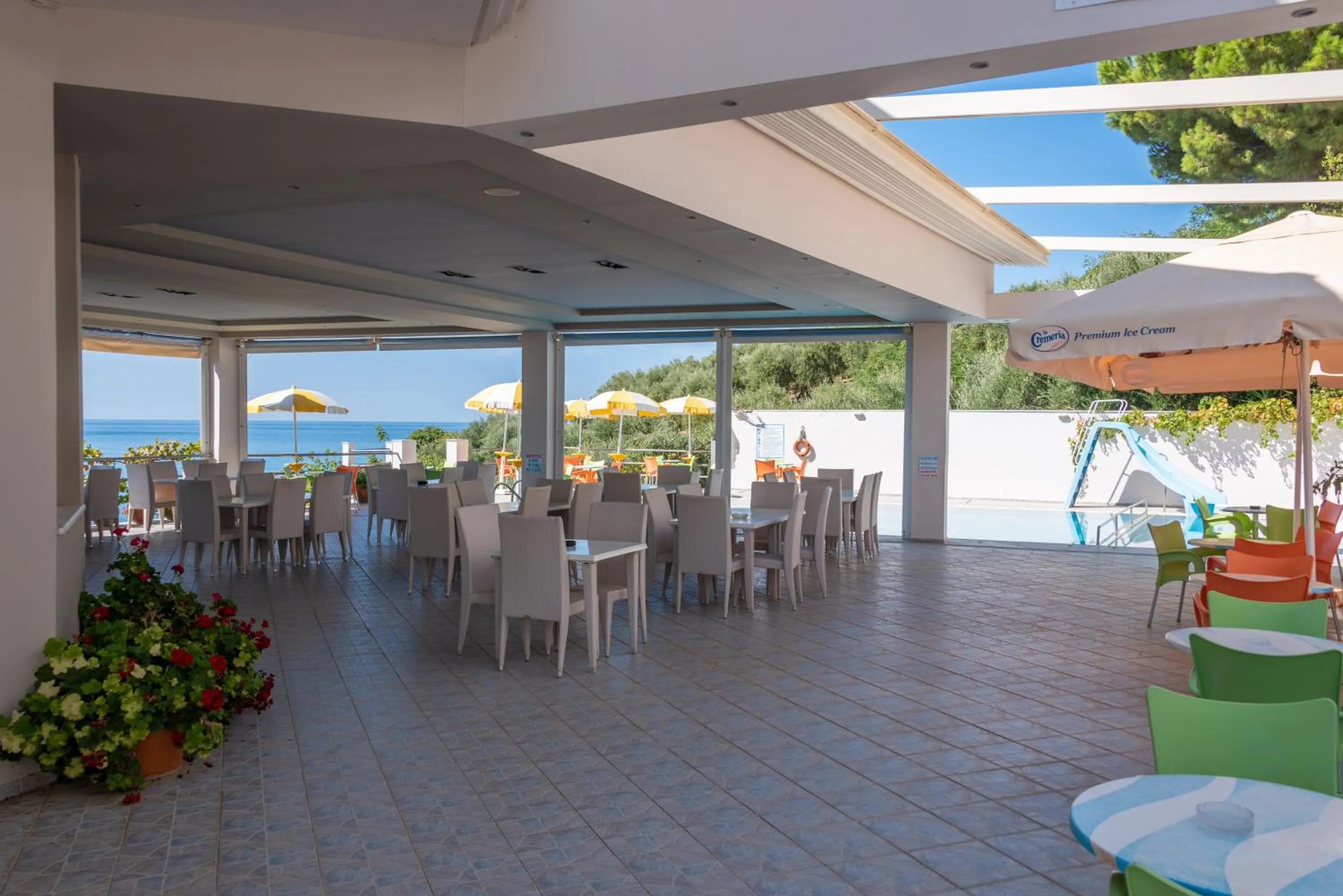 Restaurant/places to eat in Hotel Dimitra