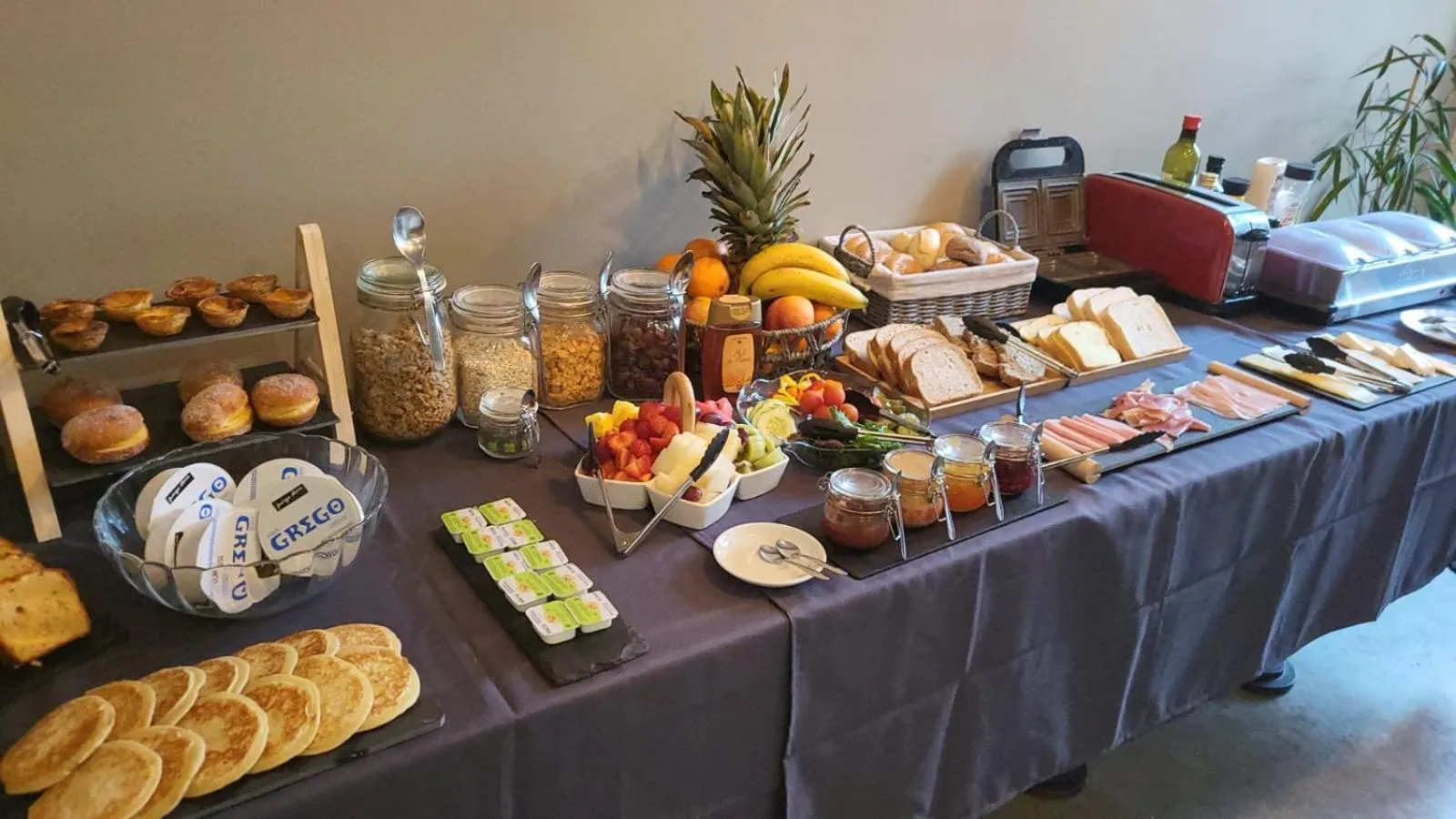 Breakfast in The Bridge