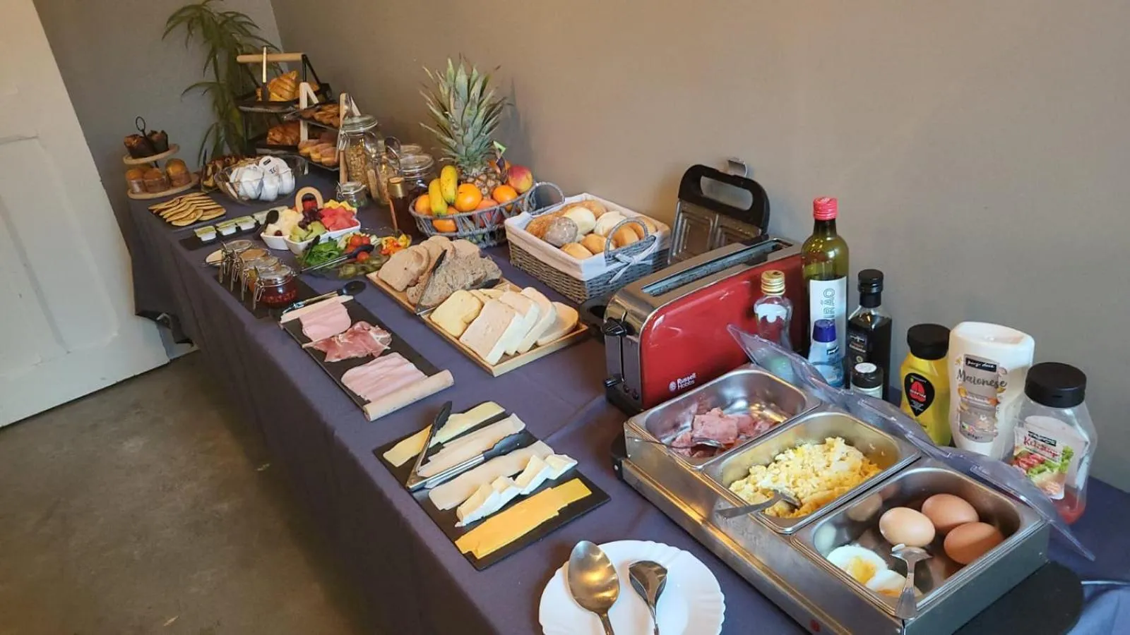 Breakfast in The Bridge