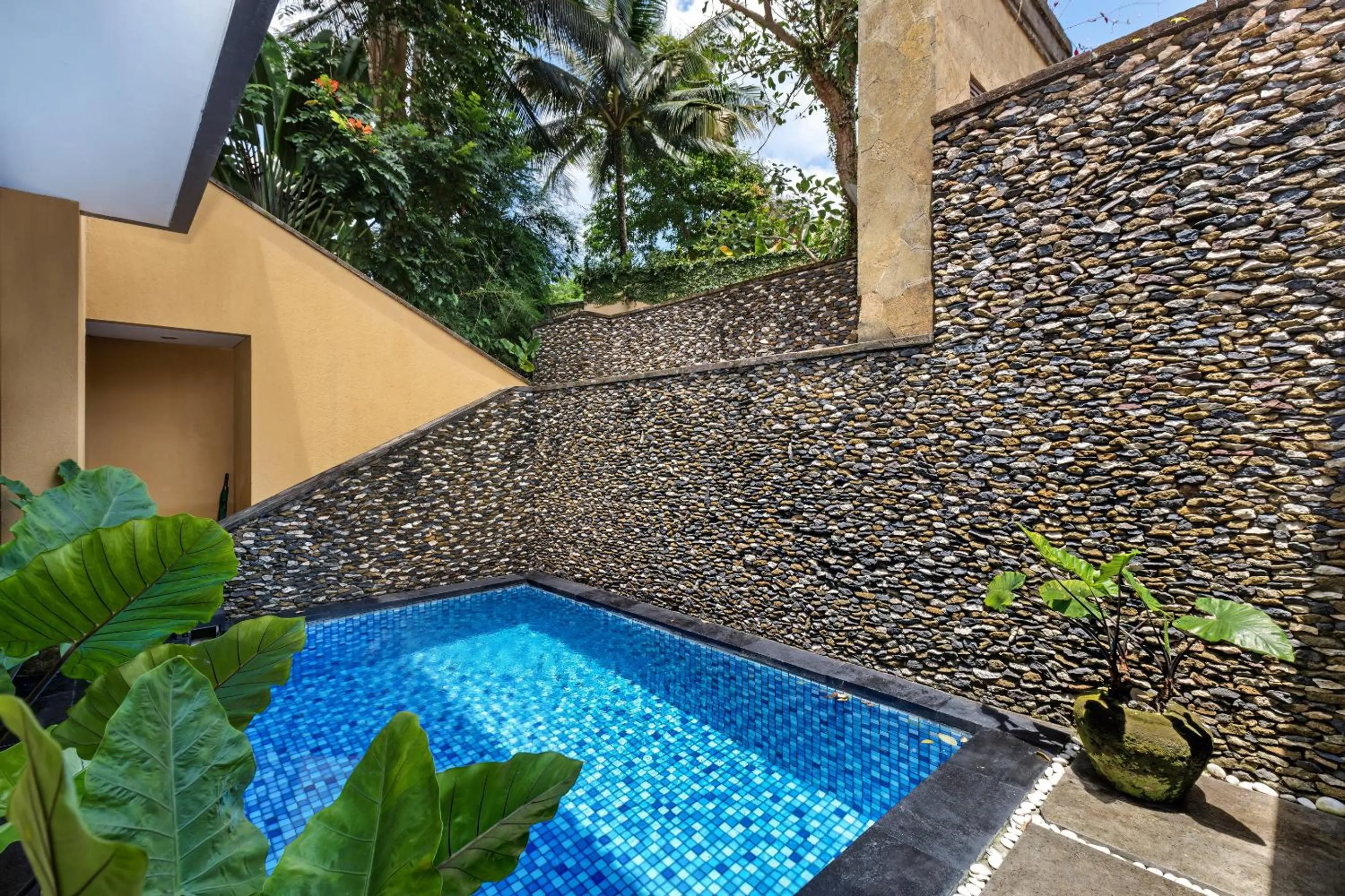 Swimming pool in Ubud Green Resort Villas Powered by Archipelago