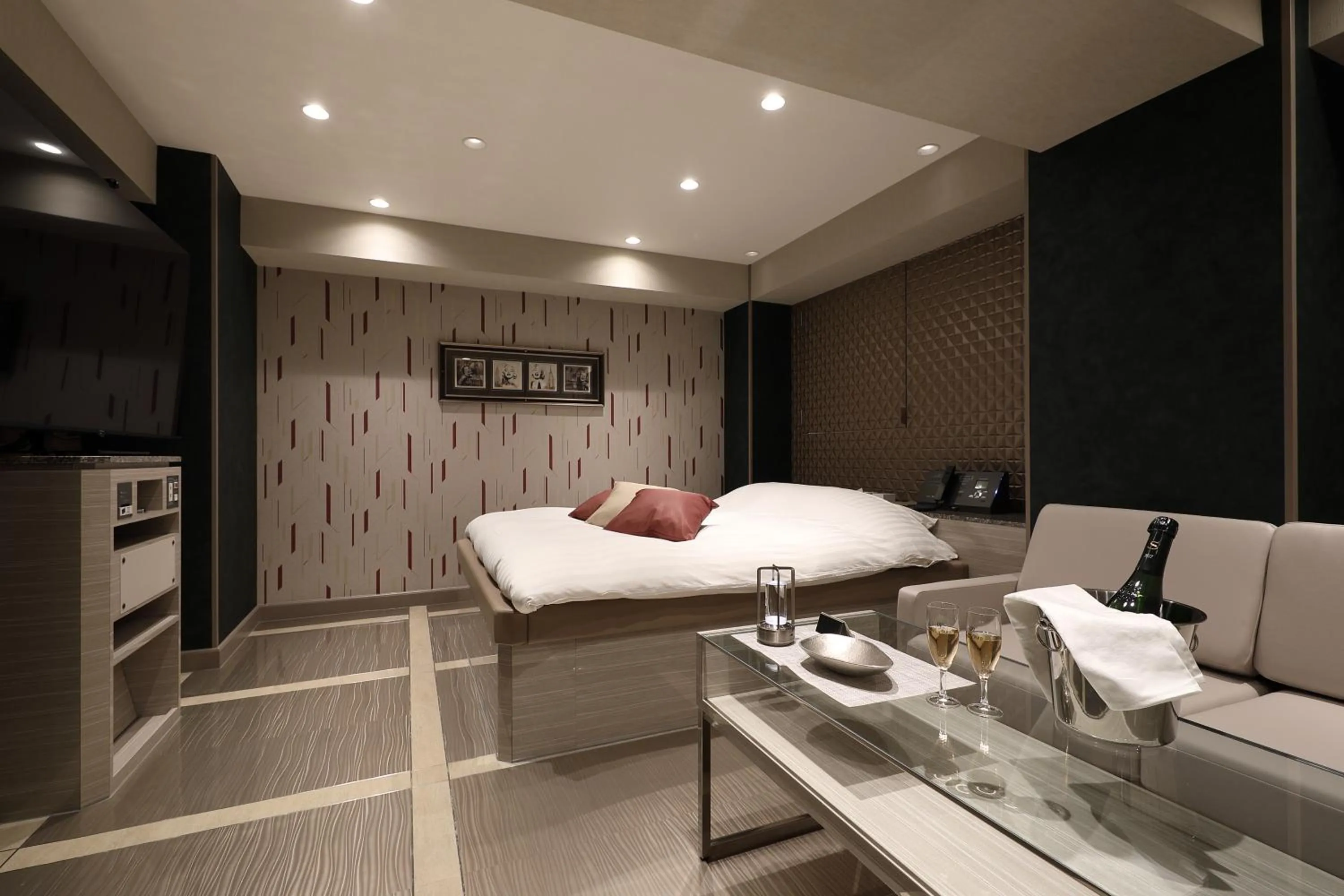 Photo of the whole room, Bed in Hotel Valentine Chiryu