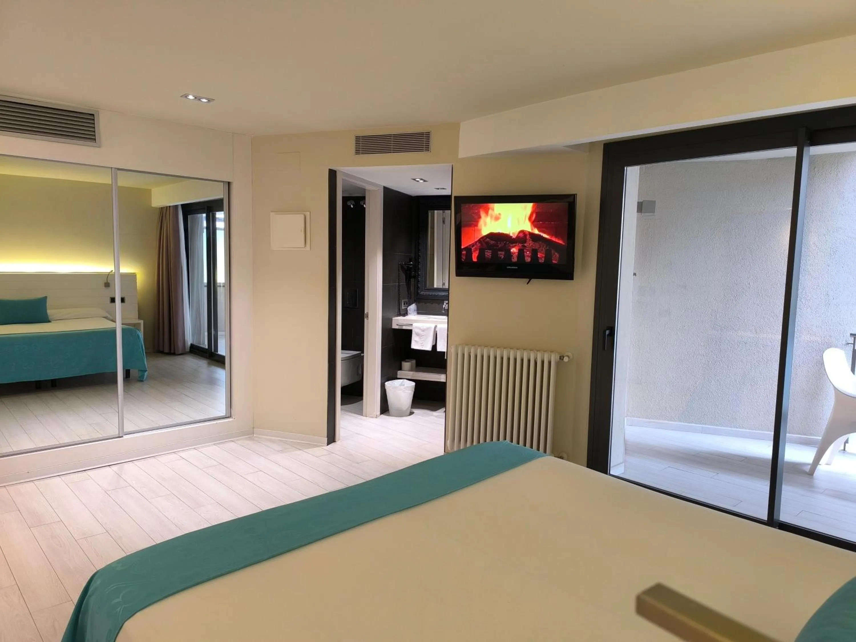 Property building, Bed in Hotel Spa La Terrassa