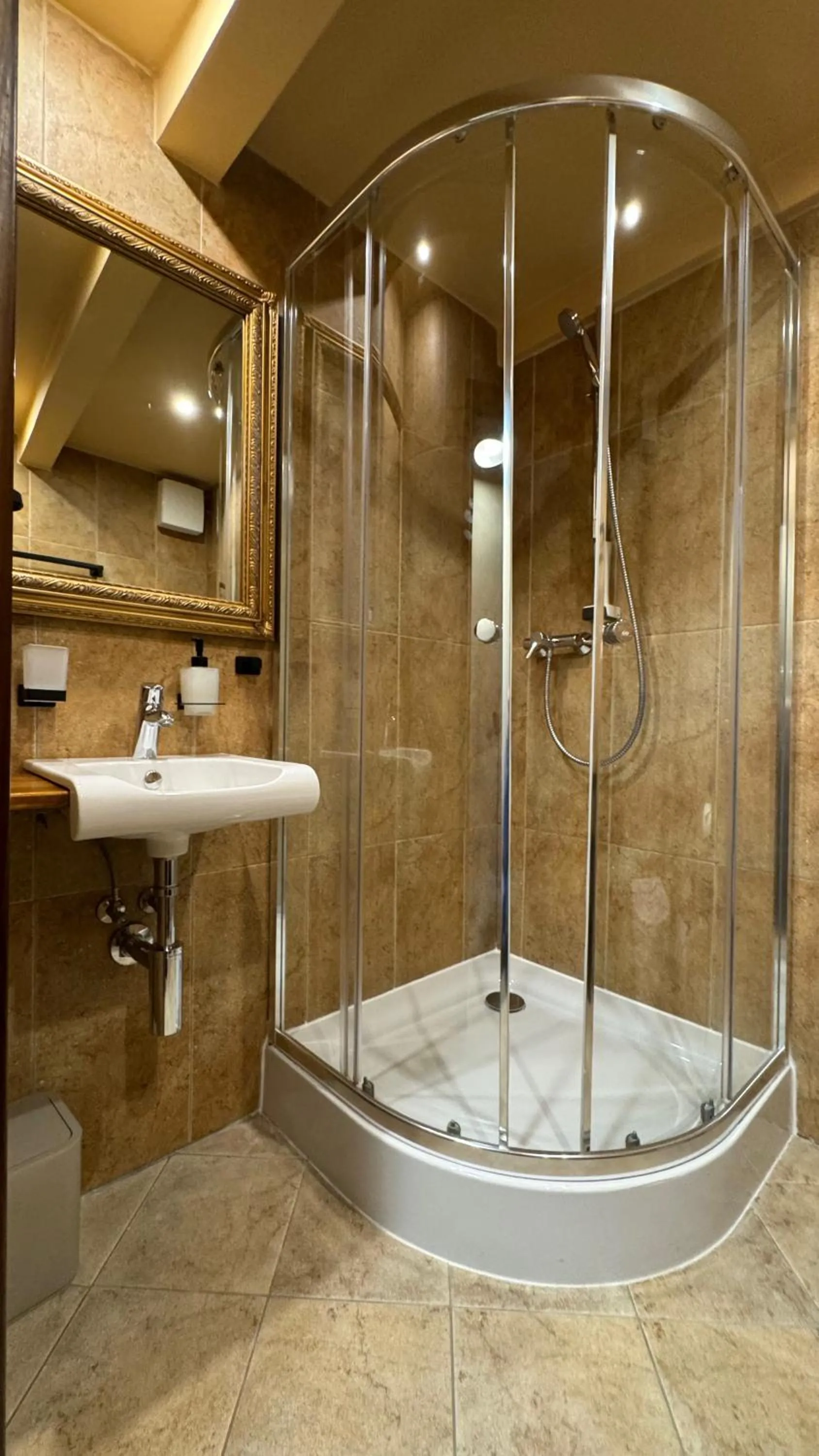 Shower in Villa Regia