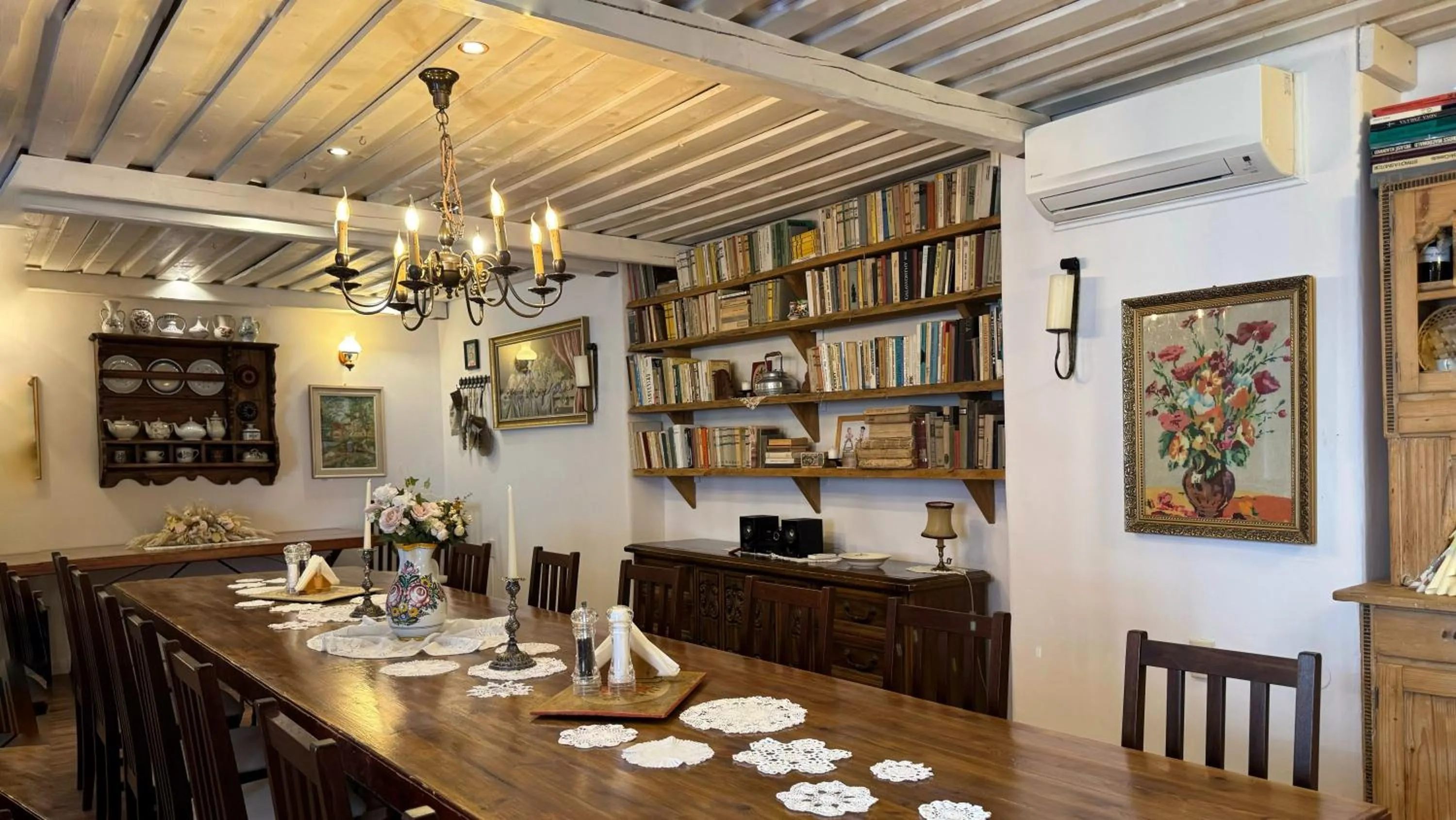 Restaurant/places to eat in Villa Regia