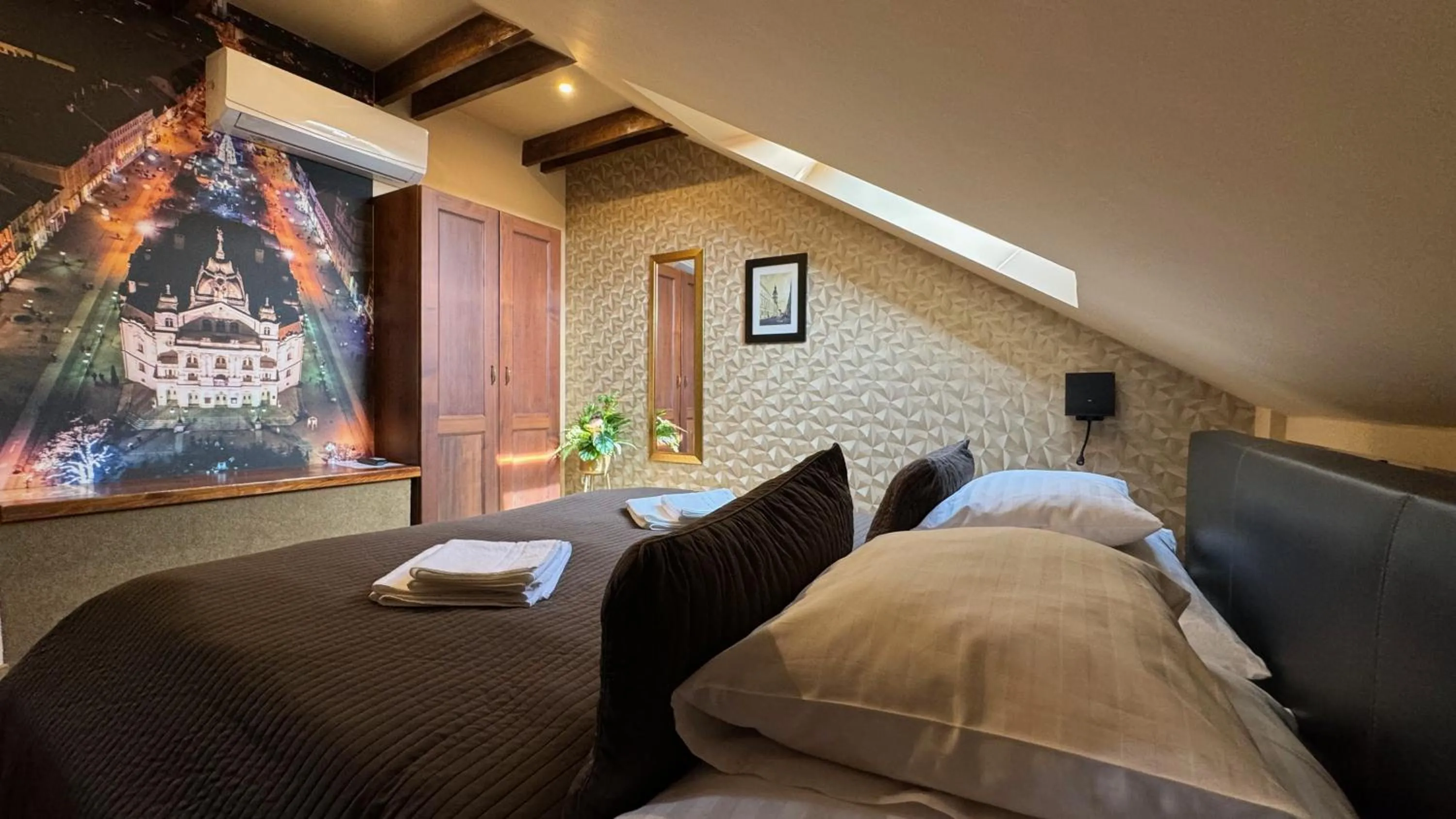 Photo of the whole room, Bed in Villa Regia